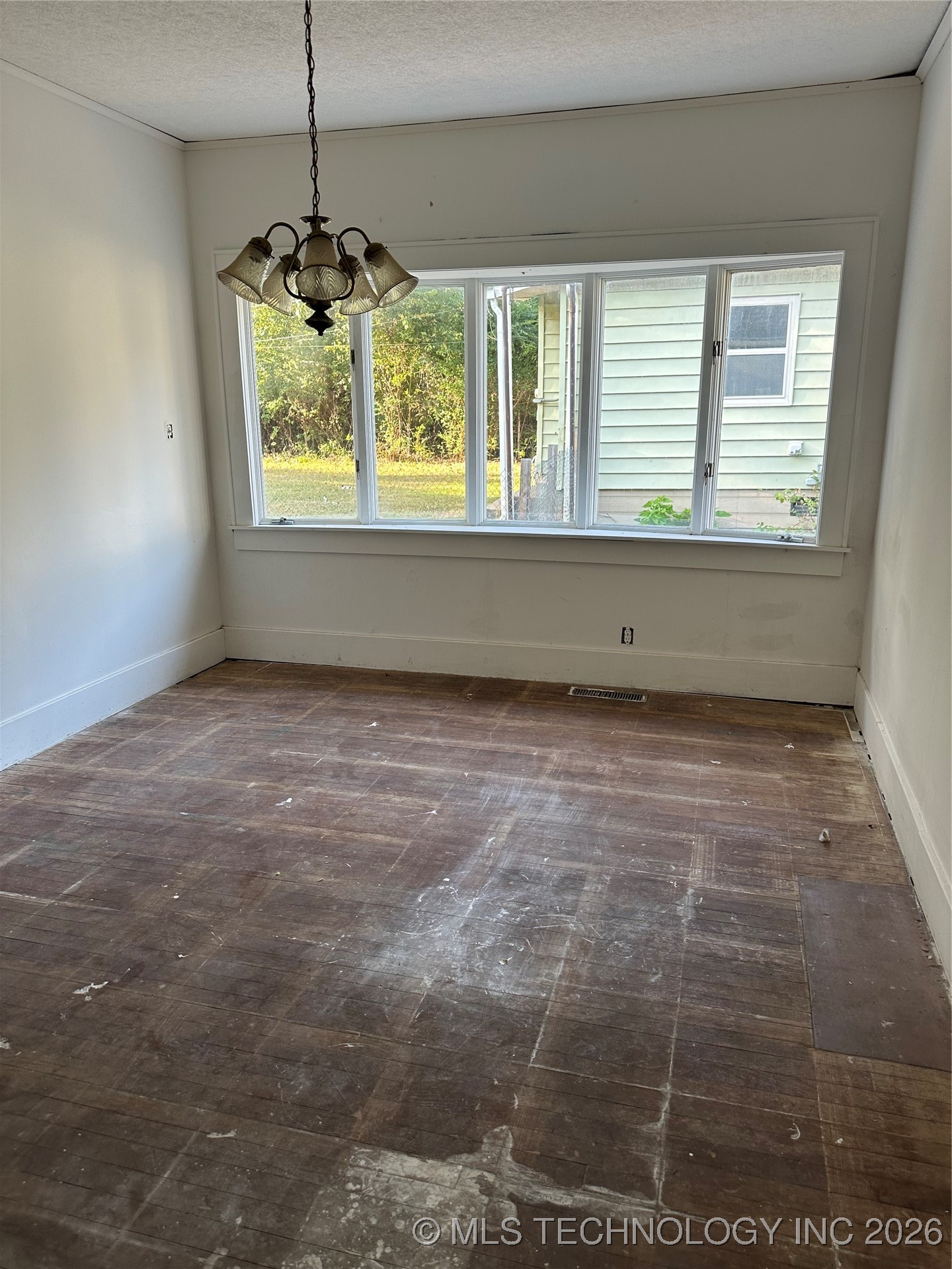 706 S Poplar Street Property Photo 6