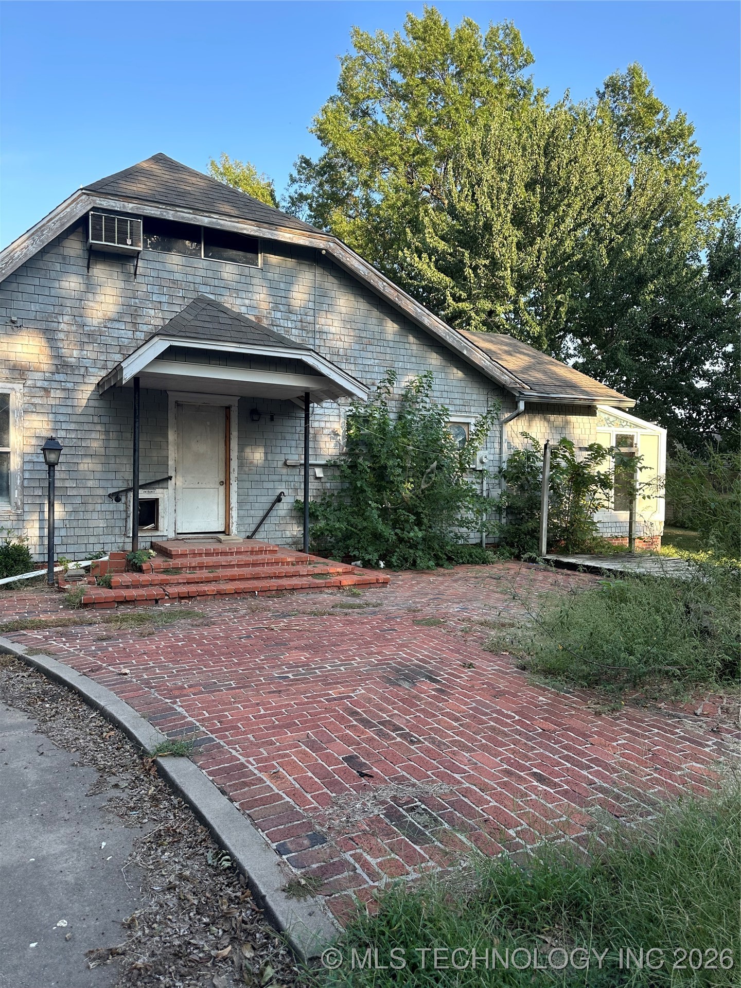 706 S Poplar Street Property Photo 23