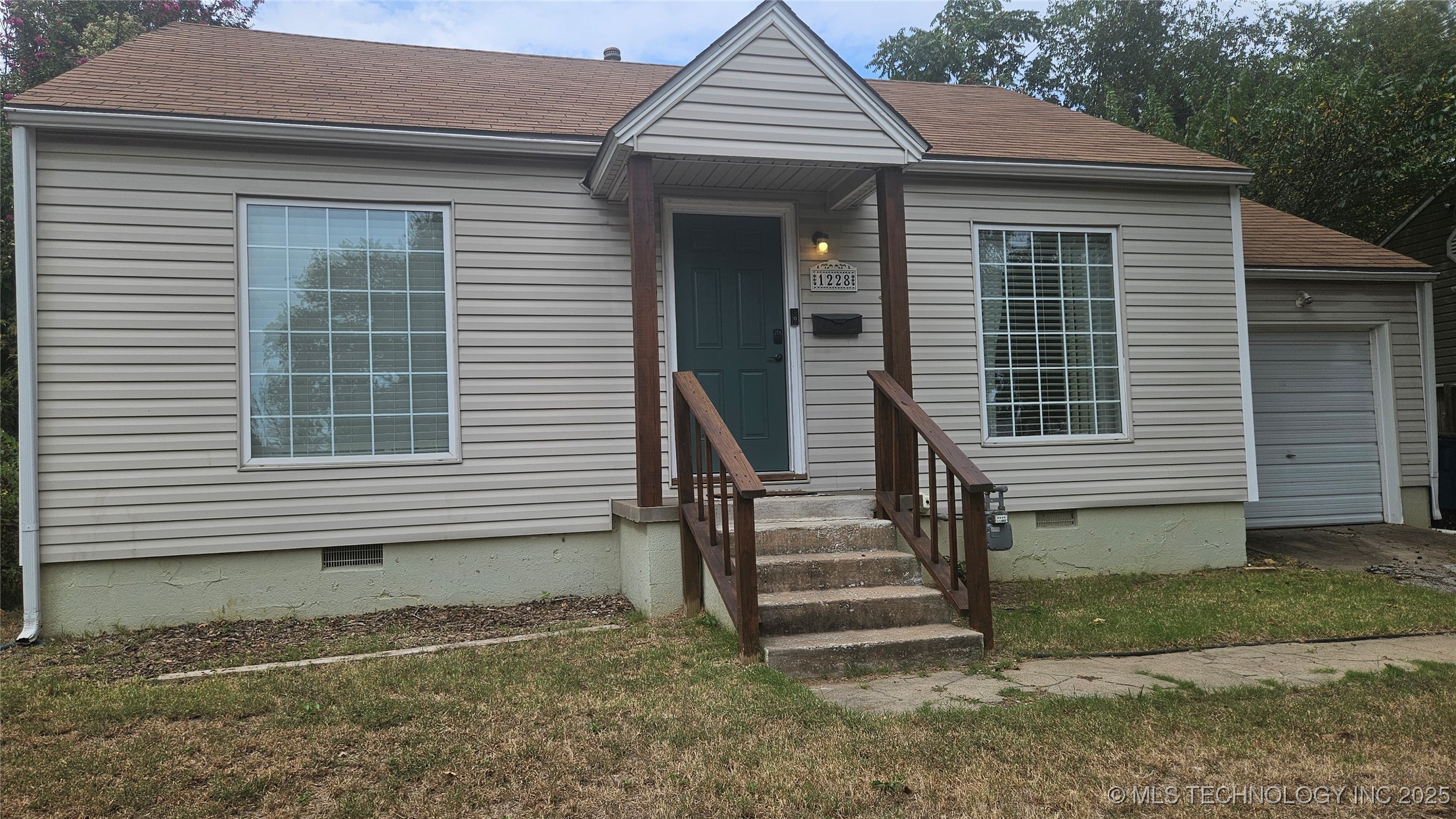 1228 S Erie Avenue Property Photo 1