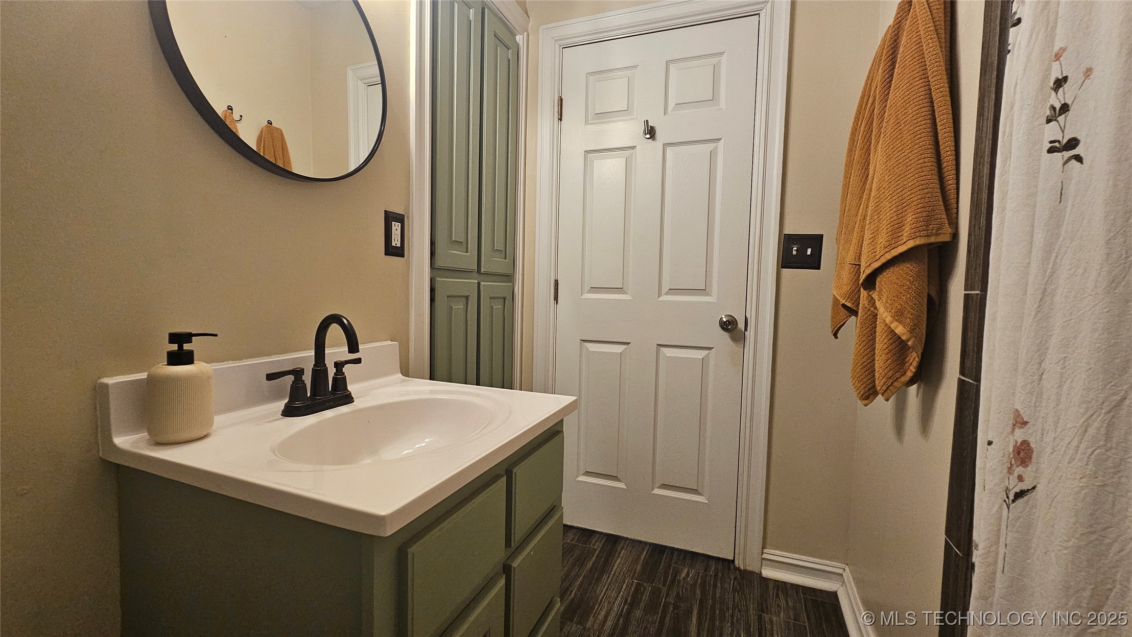 1228 S Erie Avenue Property Photo 8