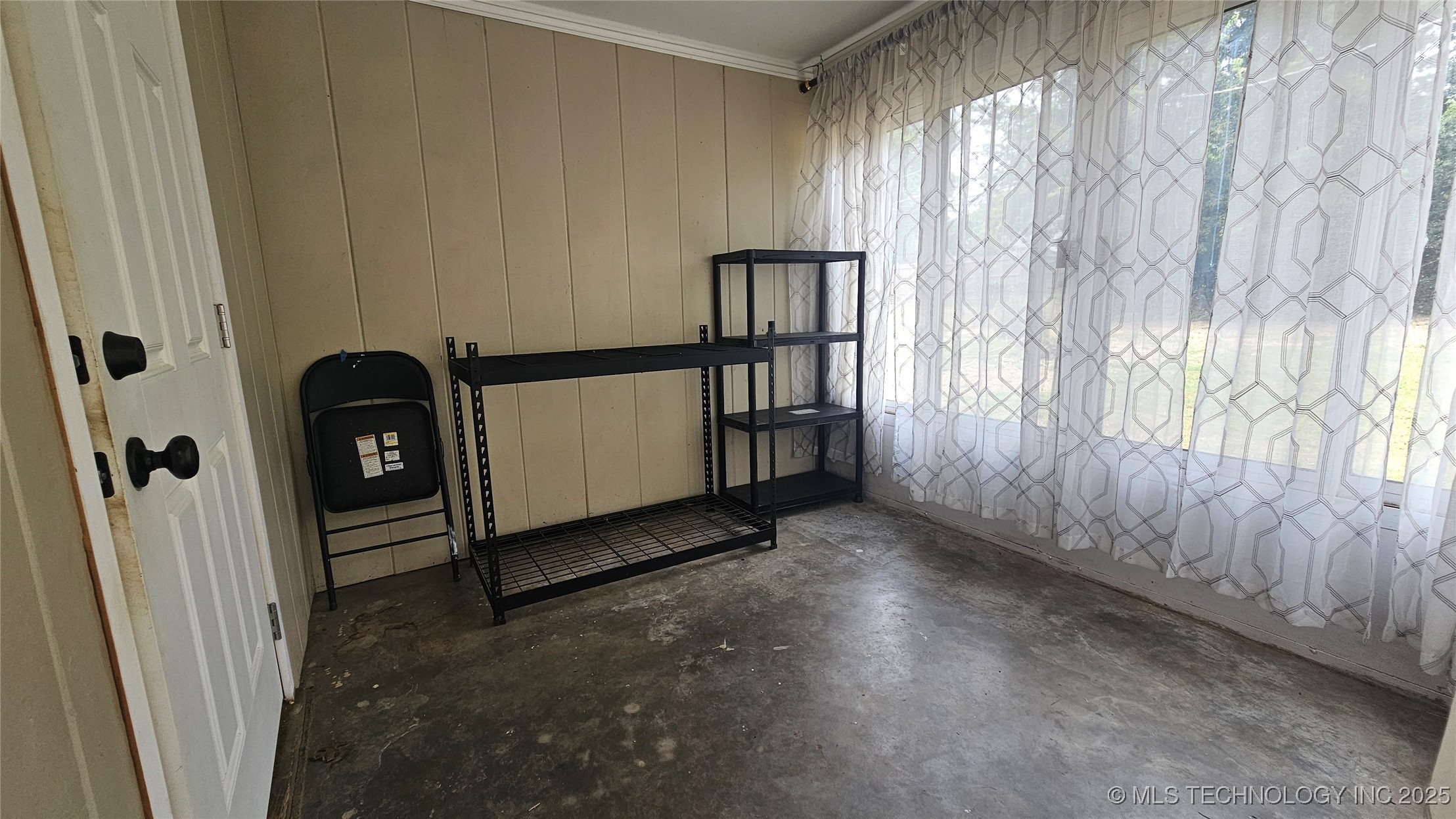 1228 S Erie Avenue Property Photo 9