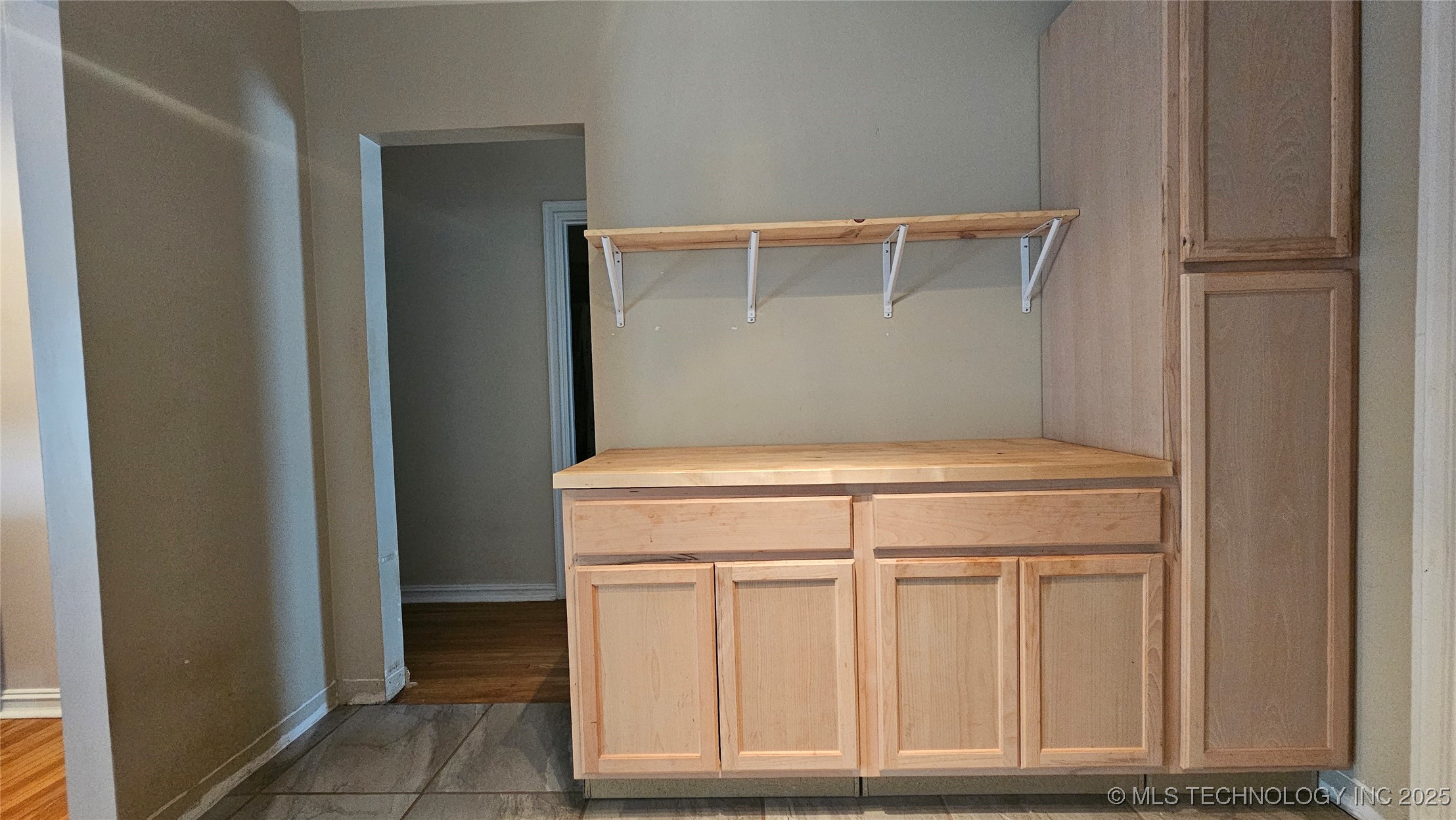 1228 S Erie Avenue Property Photo 17