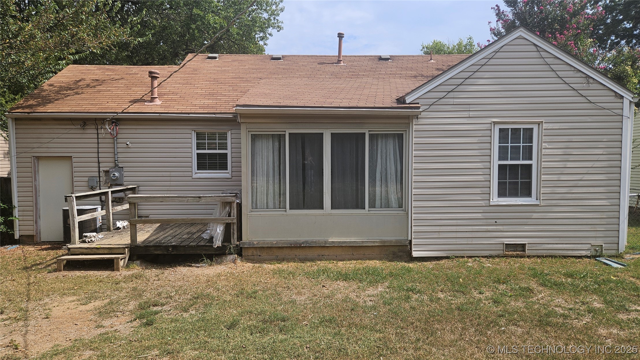 1228 S Erie Avenue Property Photo 18