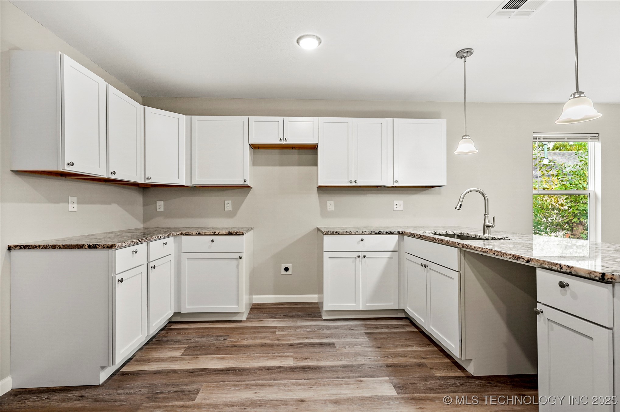 4010 W 54th Street S Property Photo 13