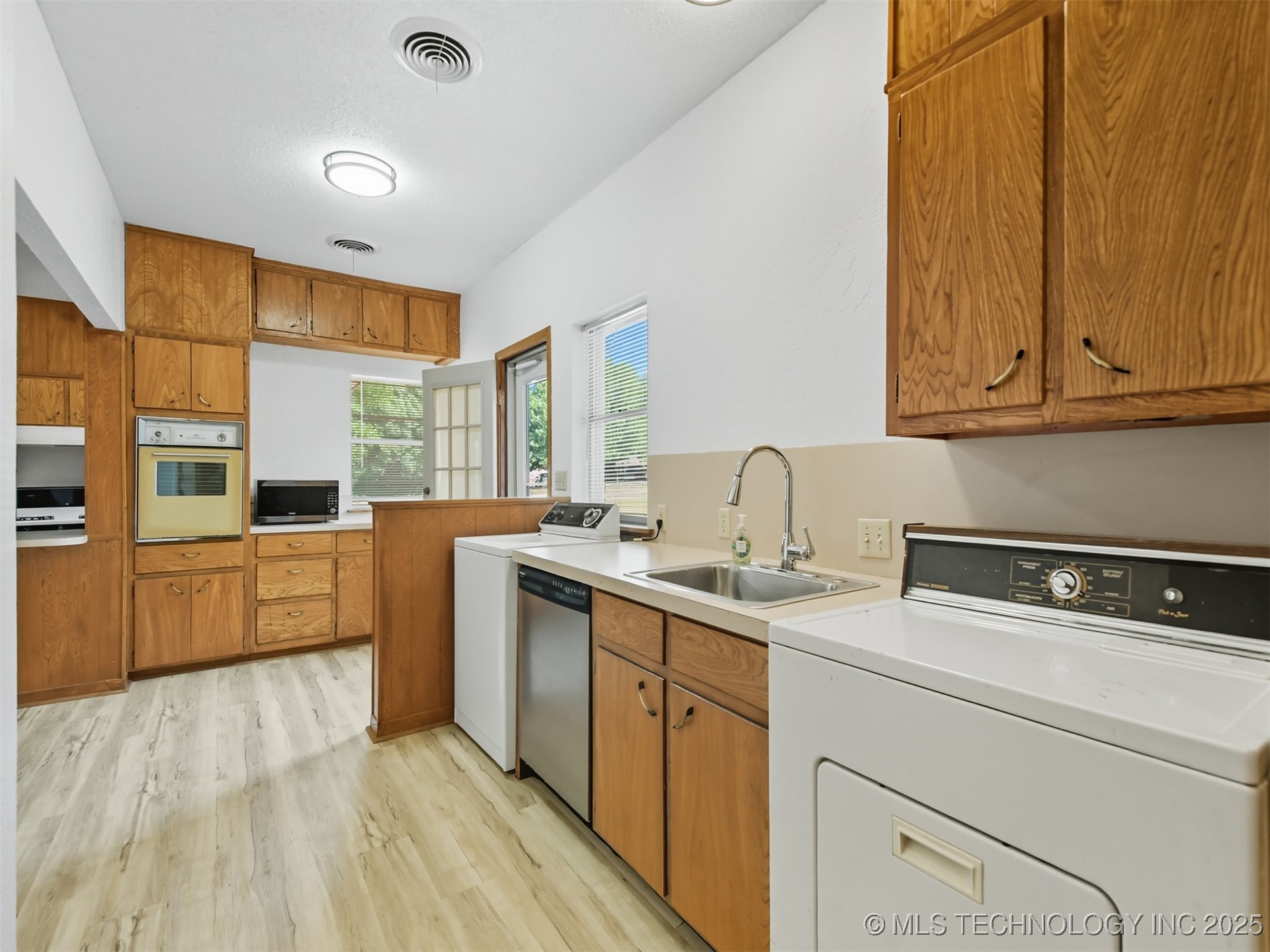 1005 Washington Property Photo 14