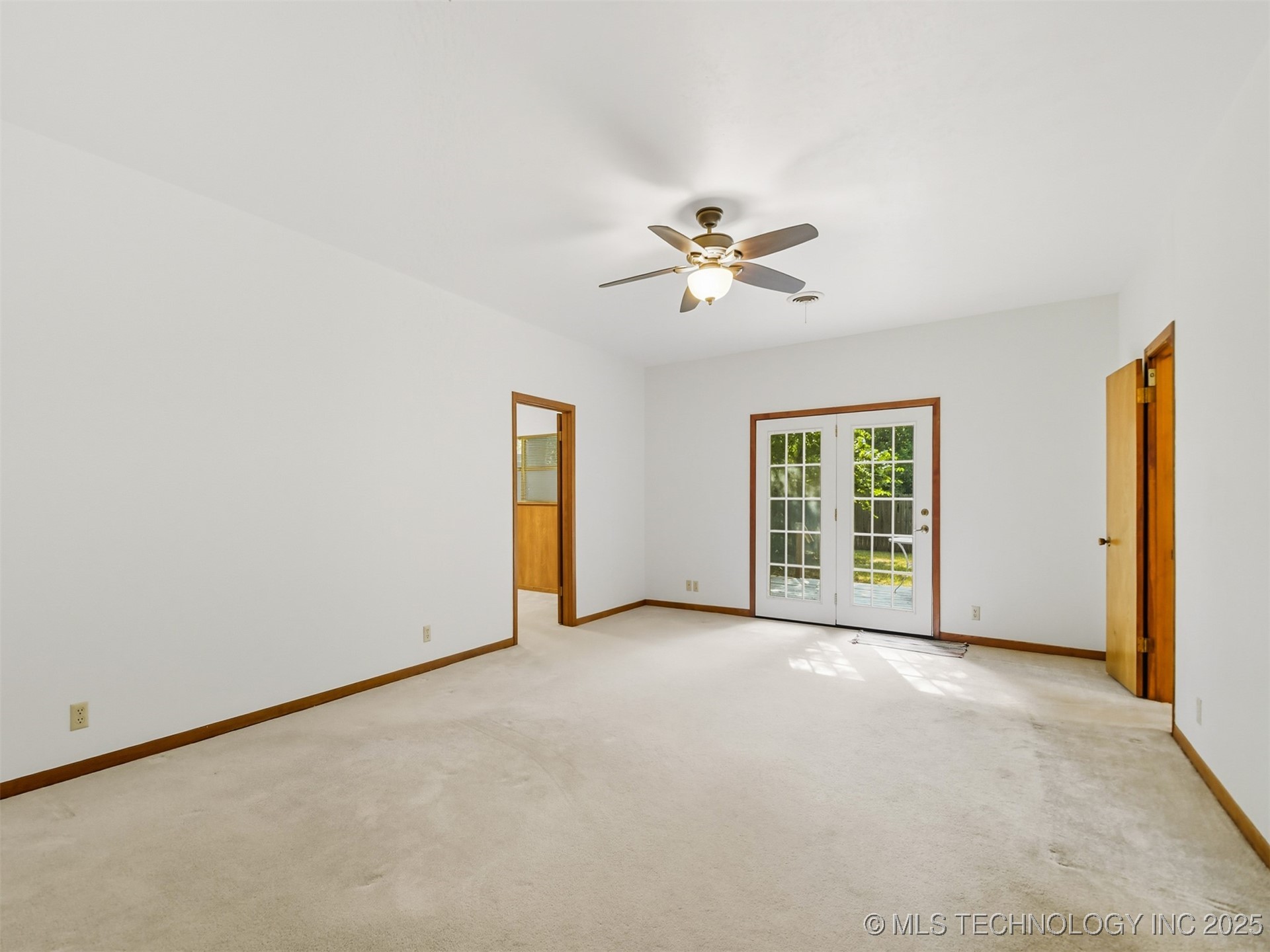 1005 Washington Property Photo 15