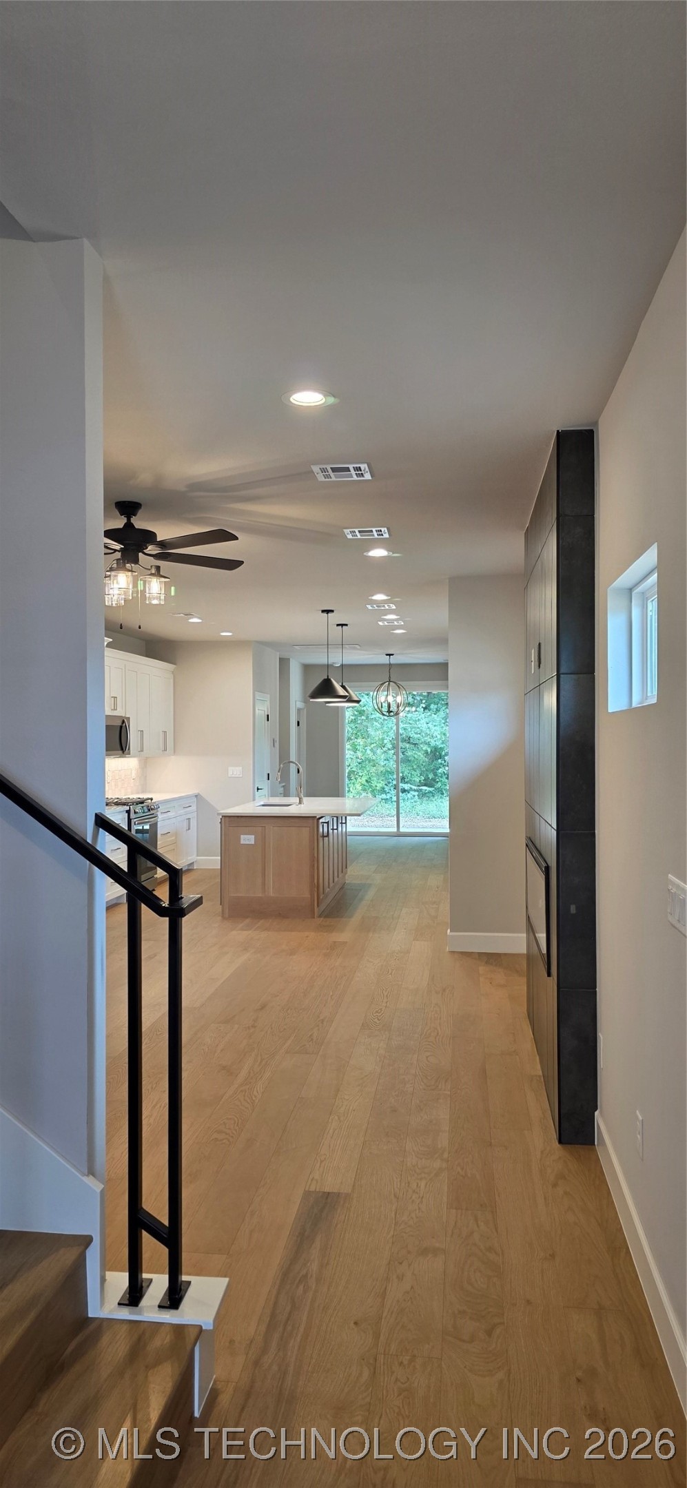 1019 E Delmar Place Property Photo 2