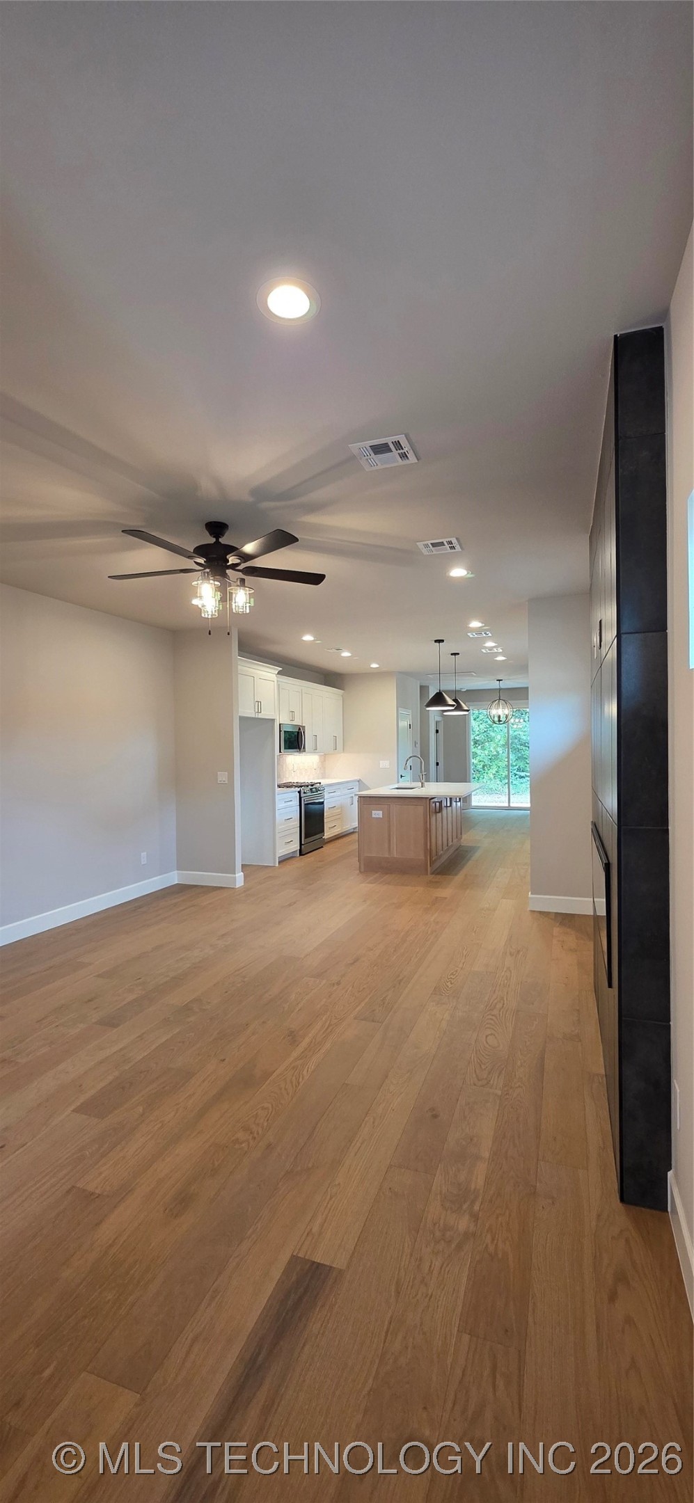 1019 E Delmar Place Property Photo 5