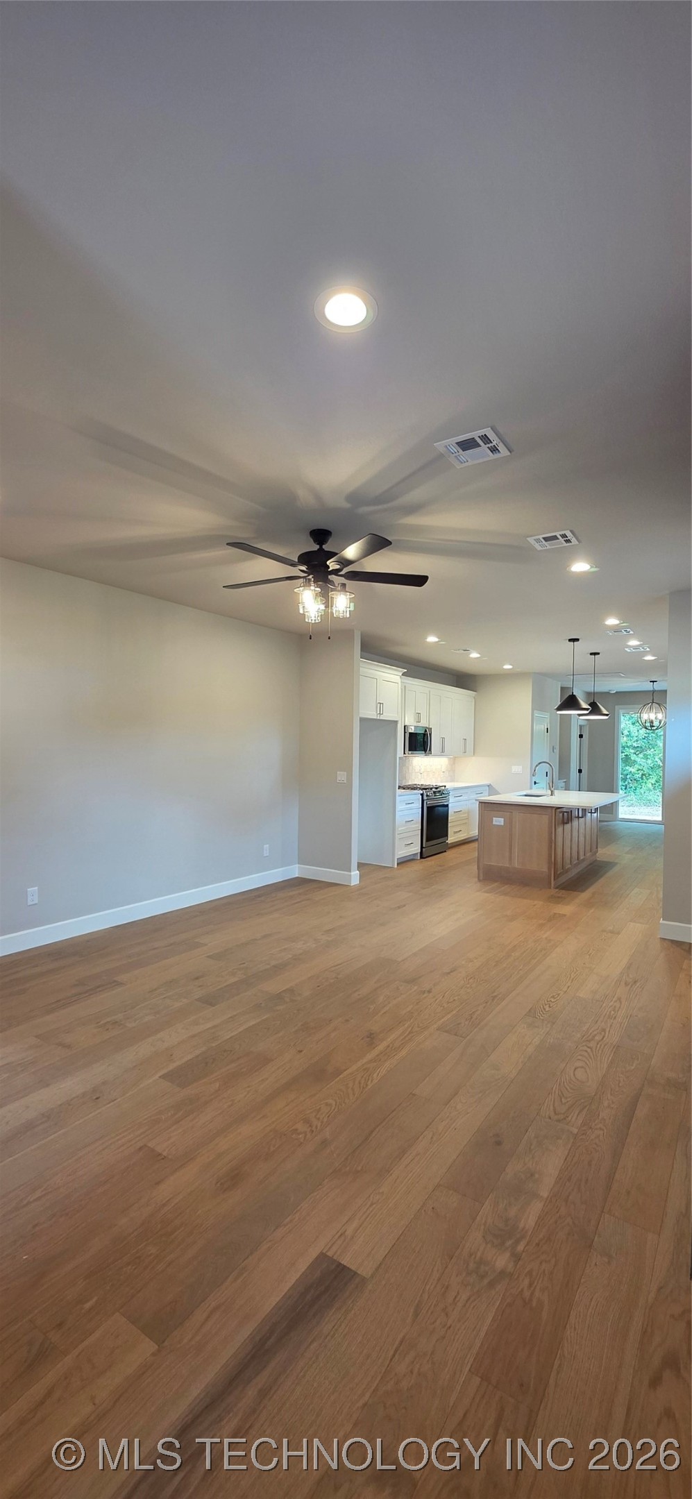 1019 E Delmar Place Property Photo 6