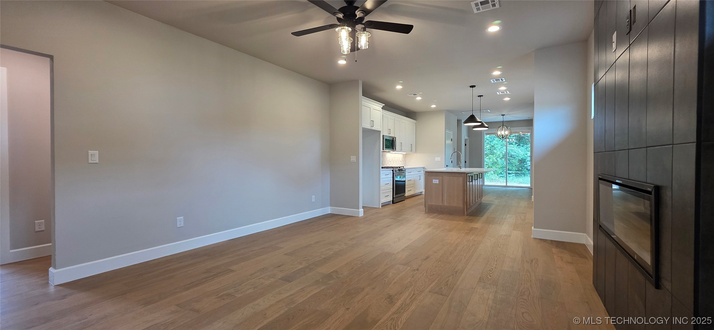 1019 E Delmar Place Property Photo 7