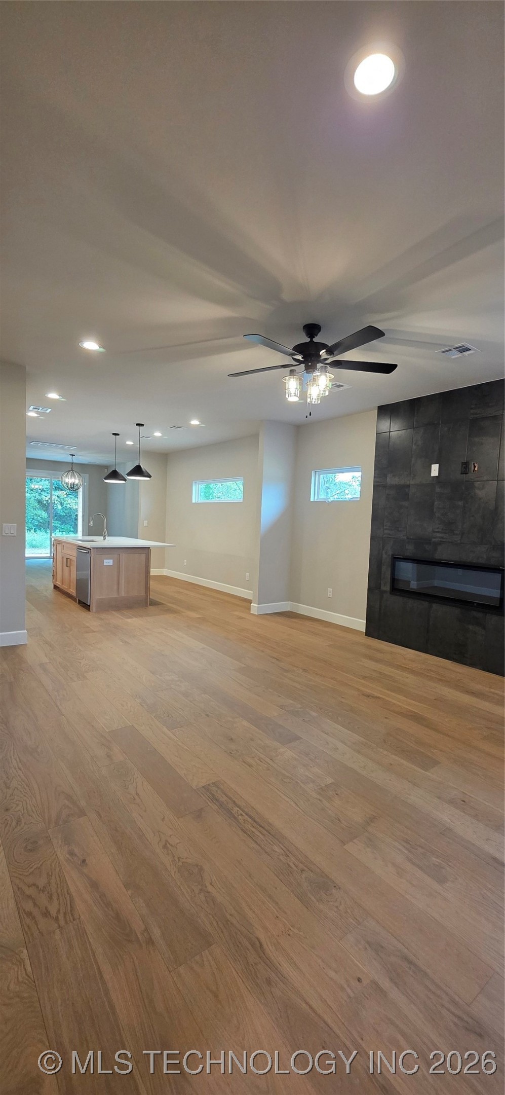 1019 E Delmar Place Property Photo 9