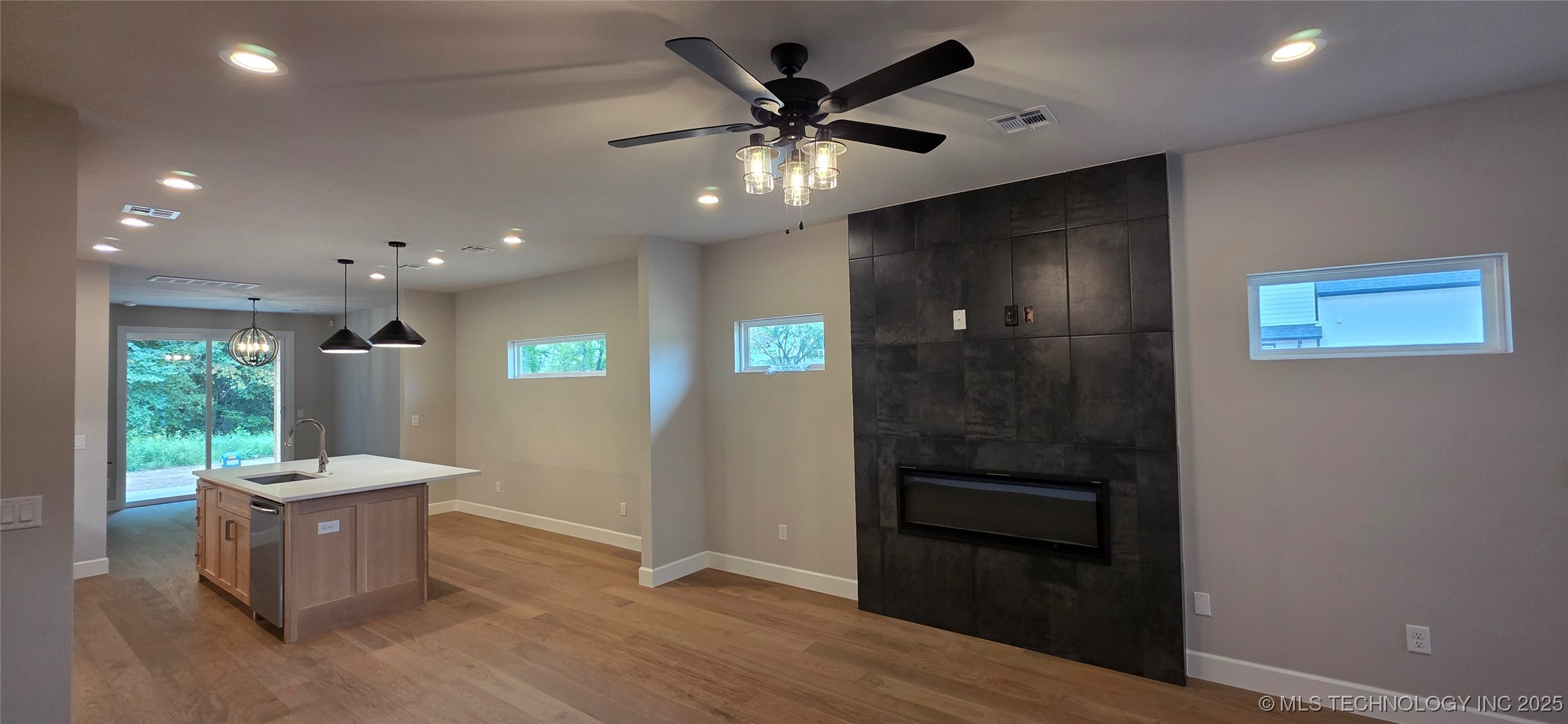 1019 E Delmar Place Property Photo 10