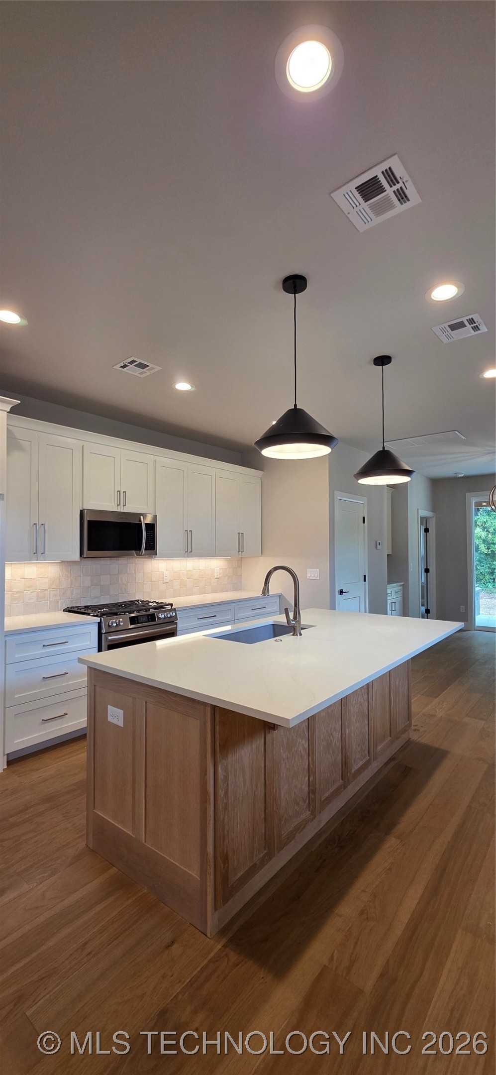 1019 E Delmar Place Property Photo 12