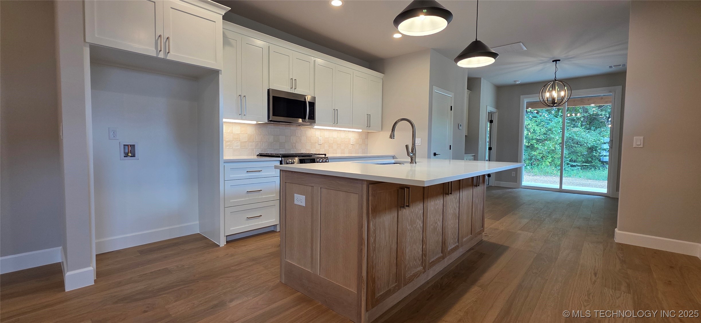 1019 E Delmar Place Property Photo 13