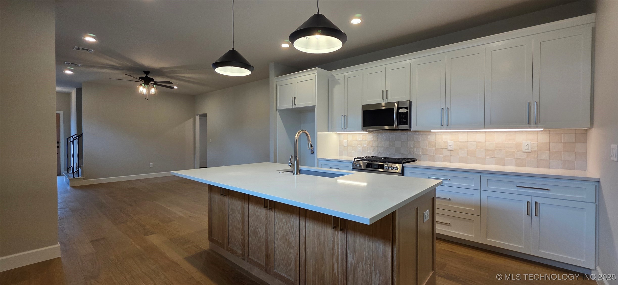 1019 E Delmar Place Property Photo 16