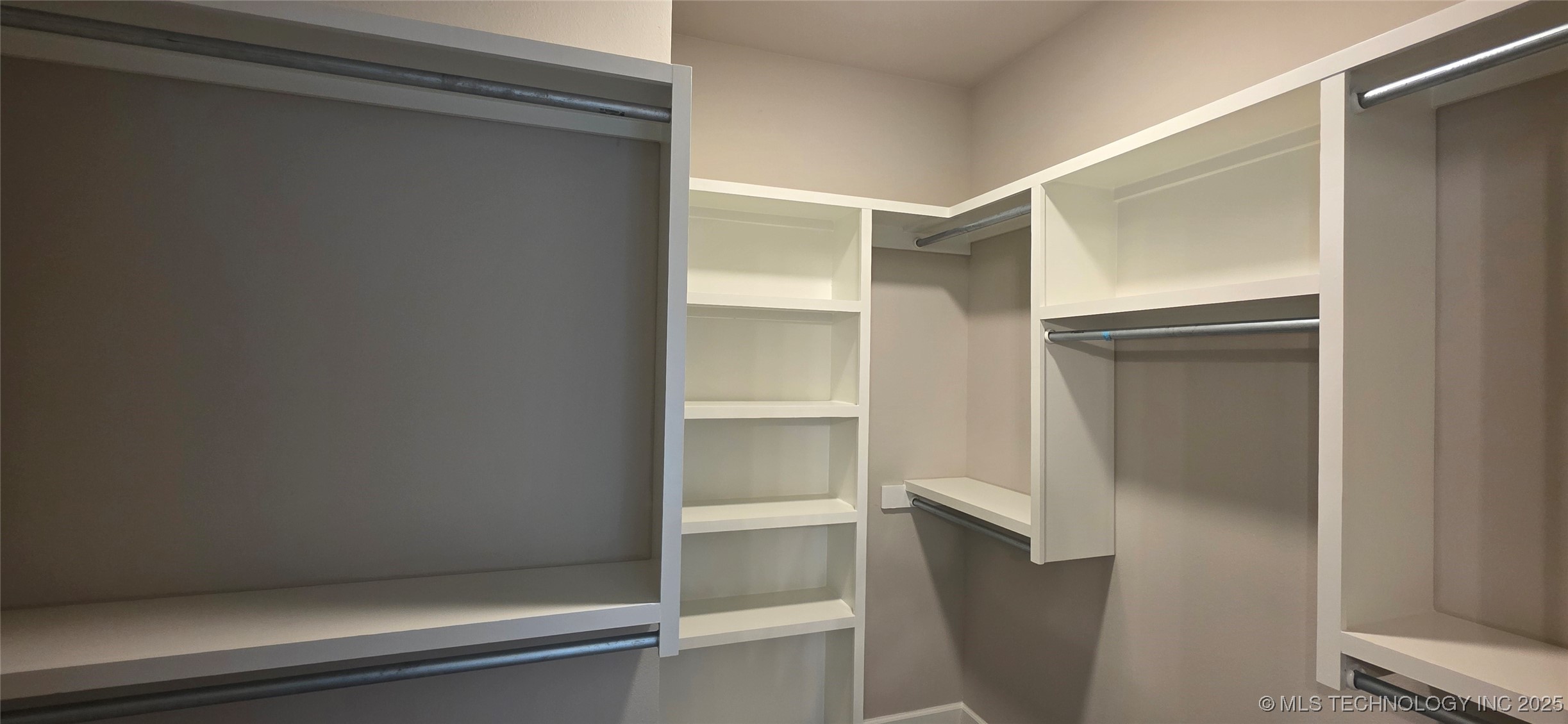 1019 E Delmar Place Property Photo 29