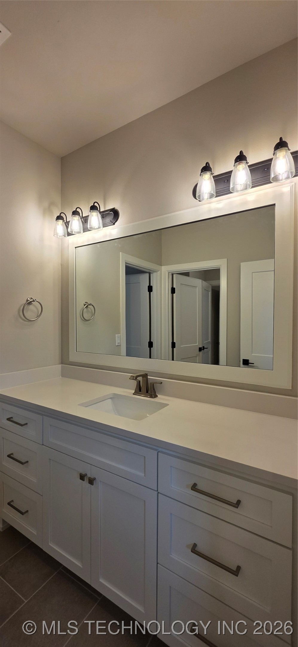 1019 E Delmar Place Property Photo 39