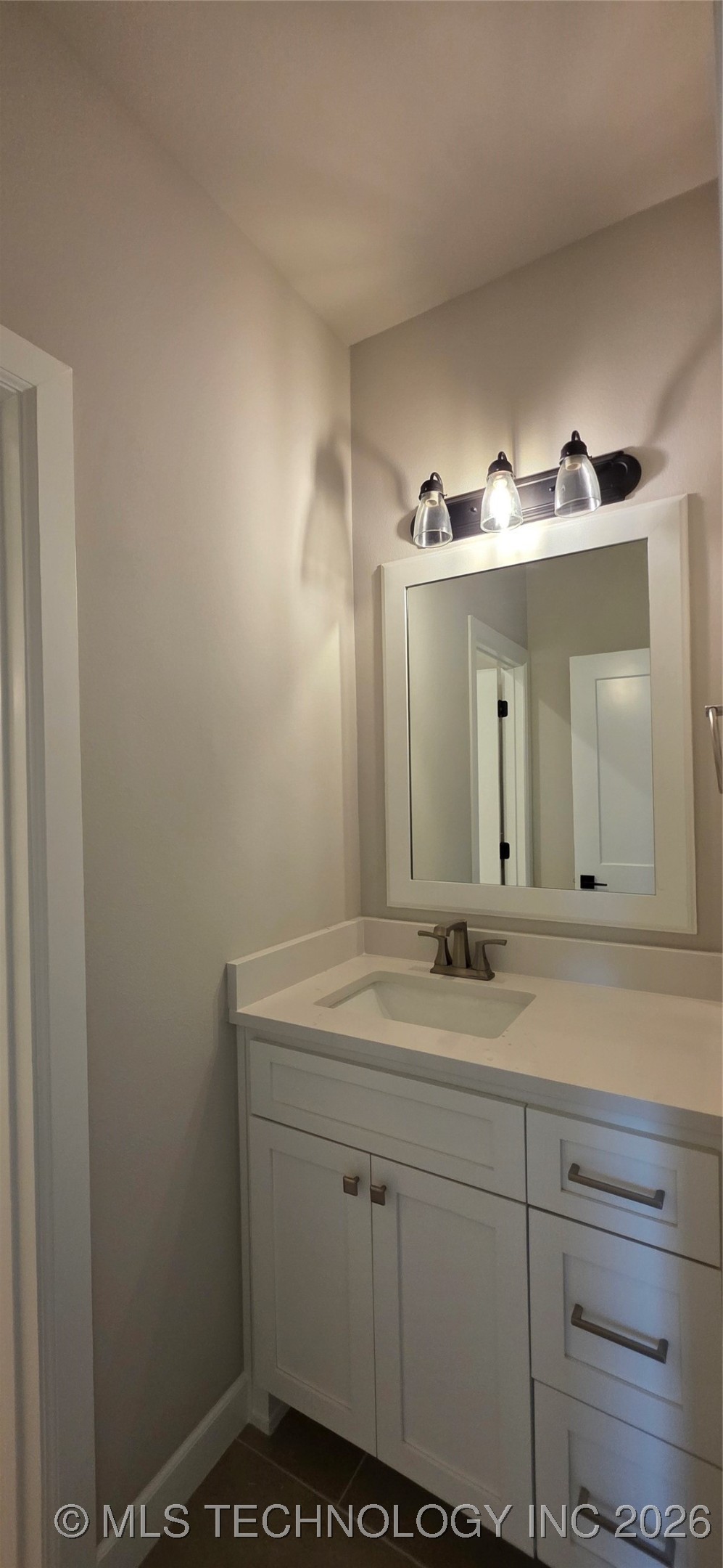 1019 E Delmar Place Property Photo 40