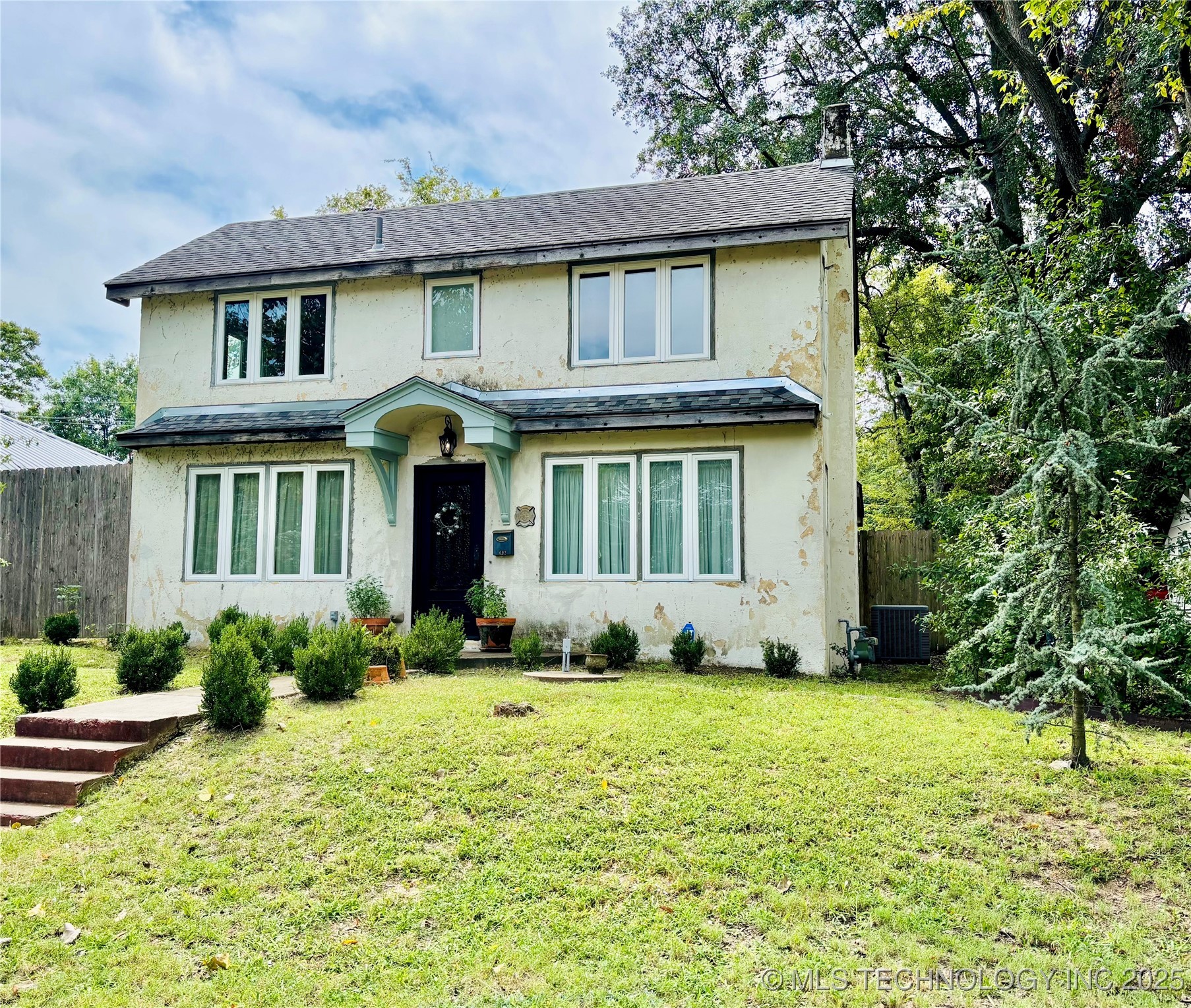 602 E Comanche Street Property Photo 2