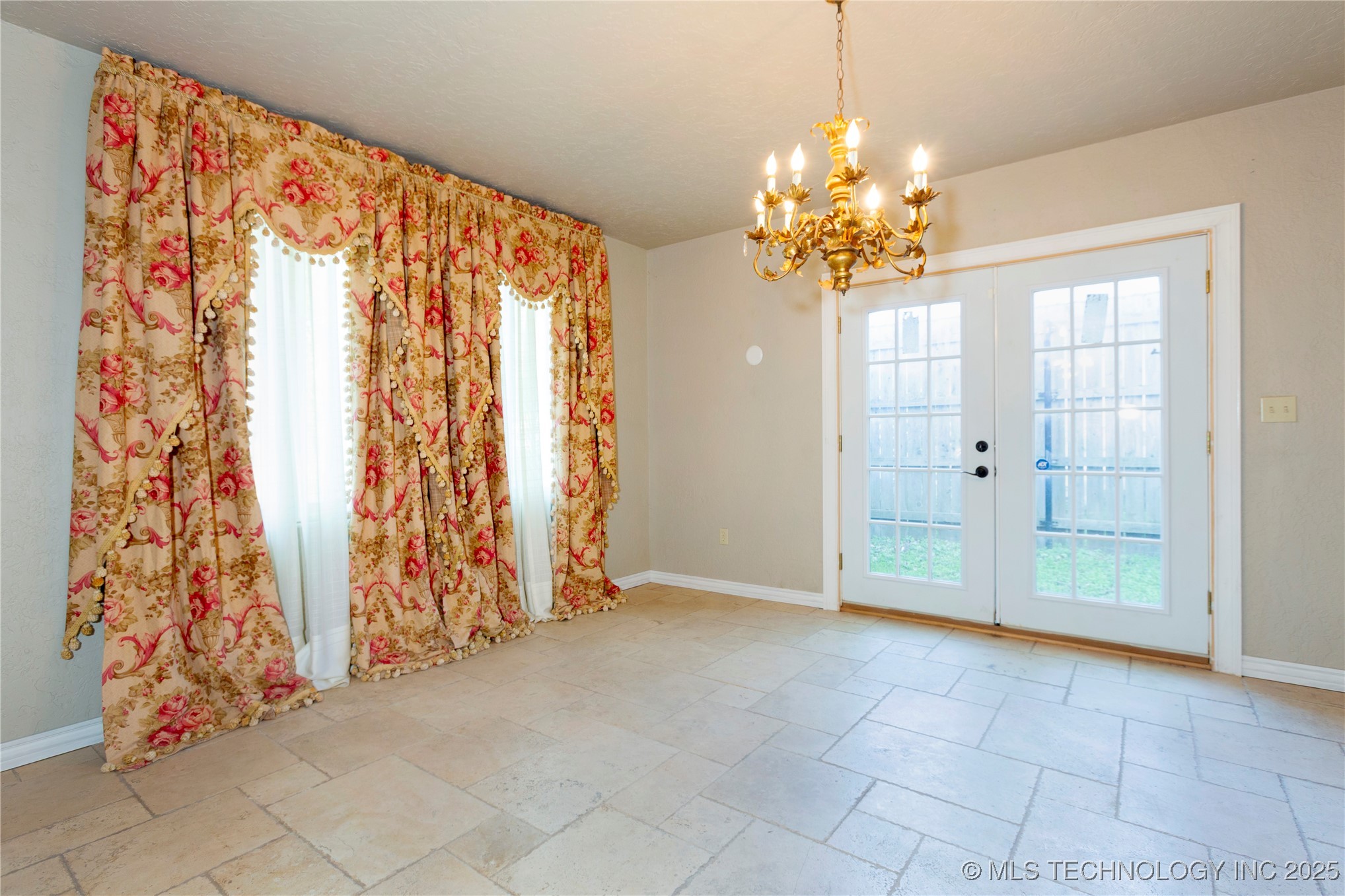 602 E Comanche Street Property Photo 6