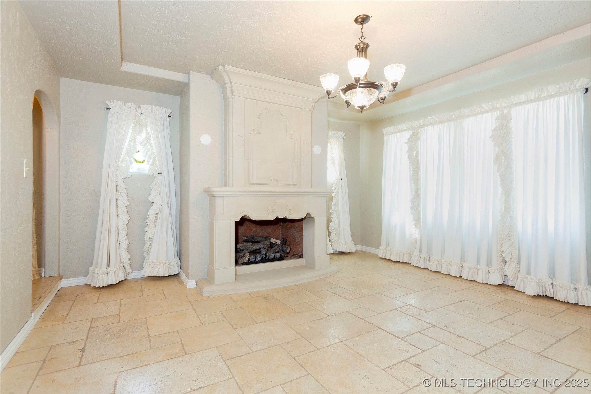 602 E Comanche Street Property Photo 8