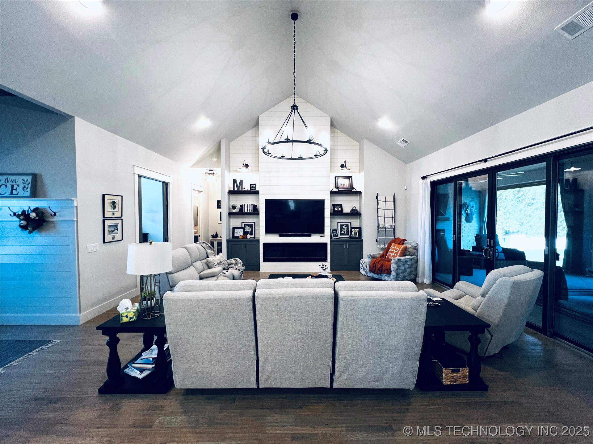 3611 N Country Club Circle Property Photo 24