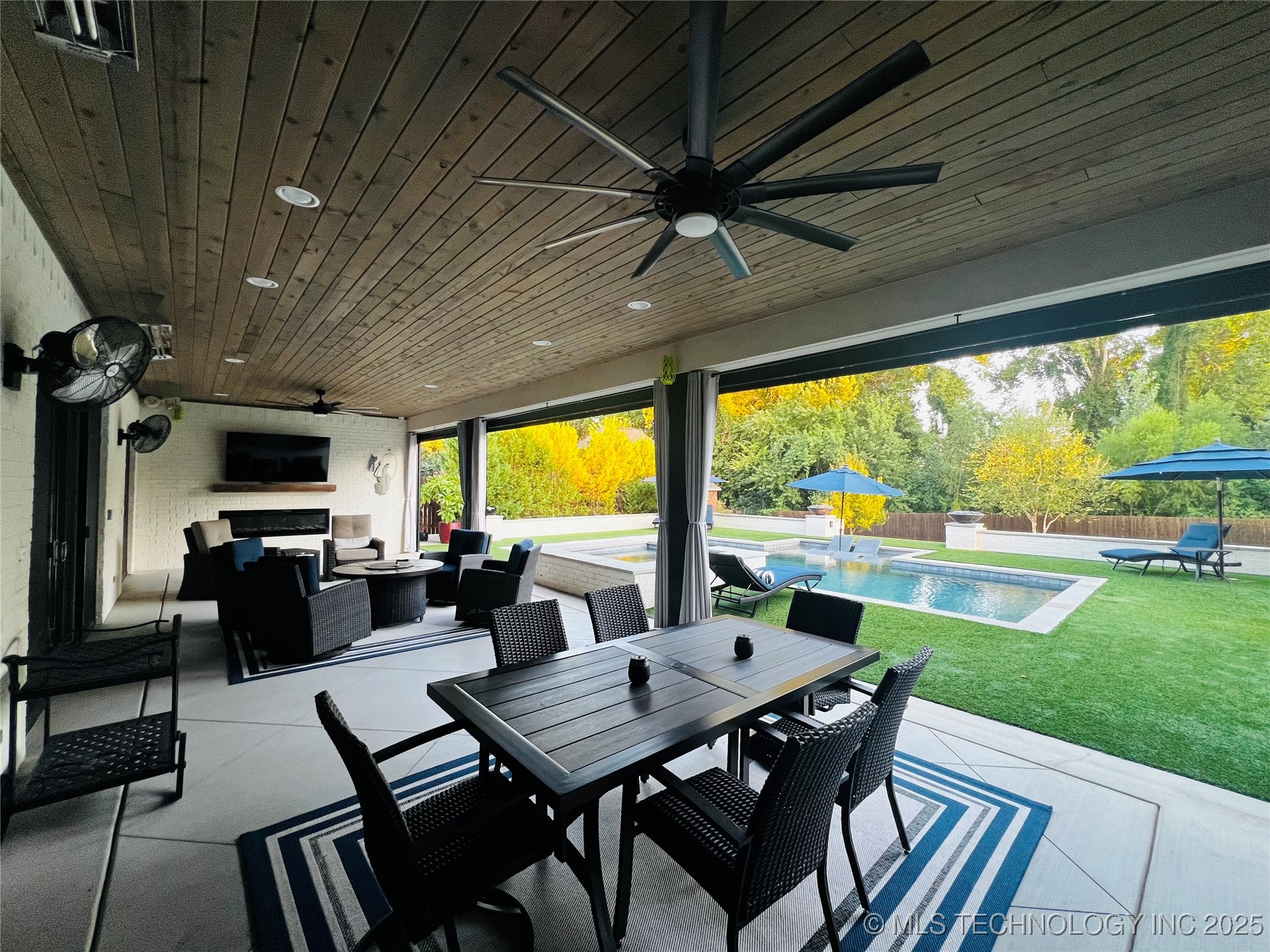 3611 N Country Club Circle Property Photo 43