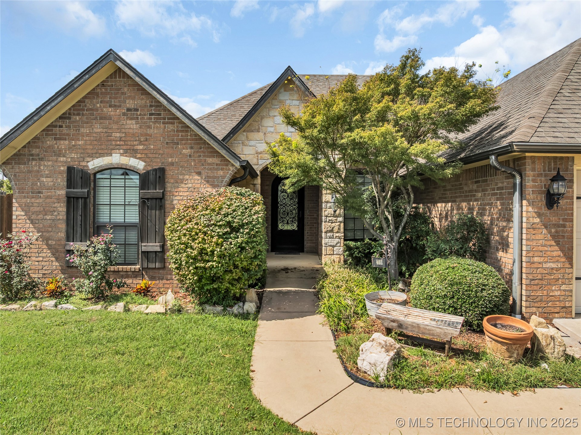 402 Birdseye Property Photo 3