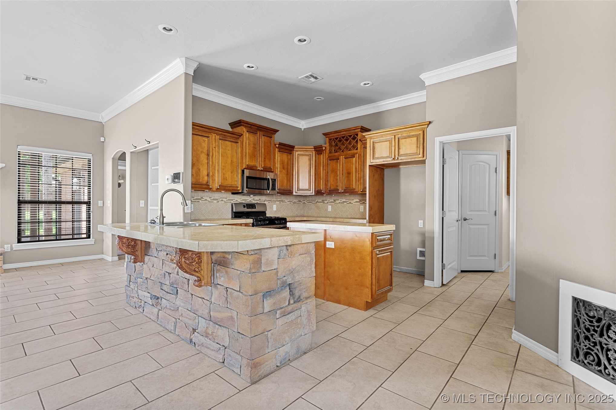 402 Birdseye Property Photo 7