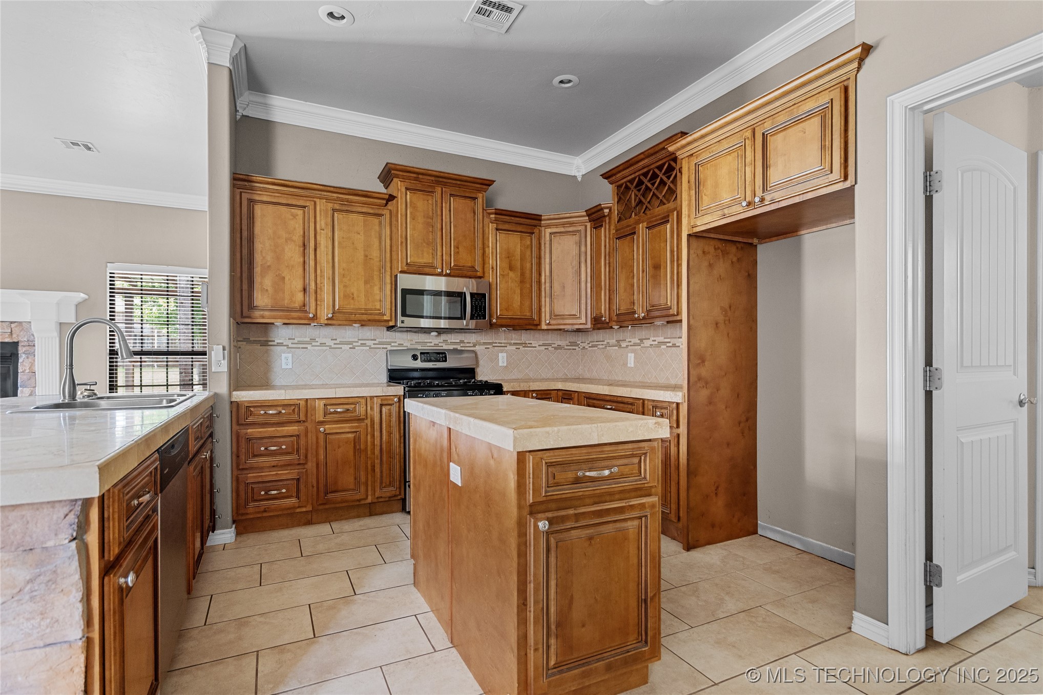 402 Birdseye Property Photo 9