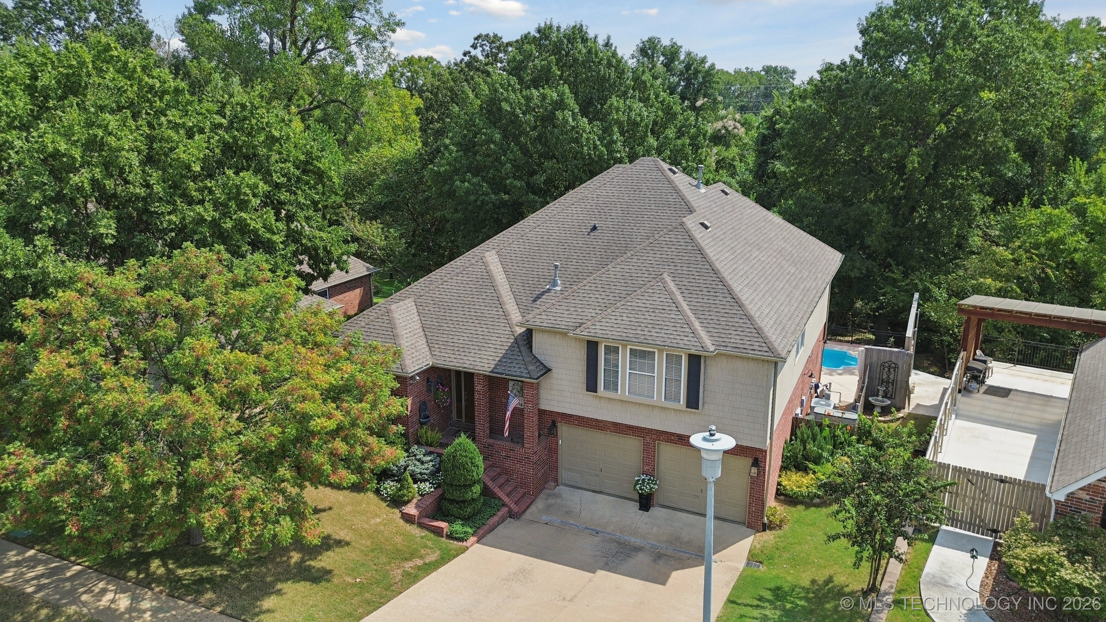 889 Ivy Lane Property Photo 3