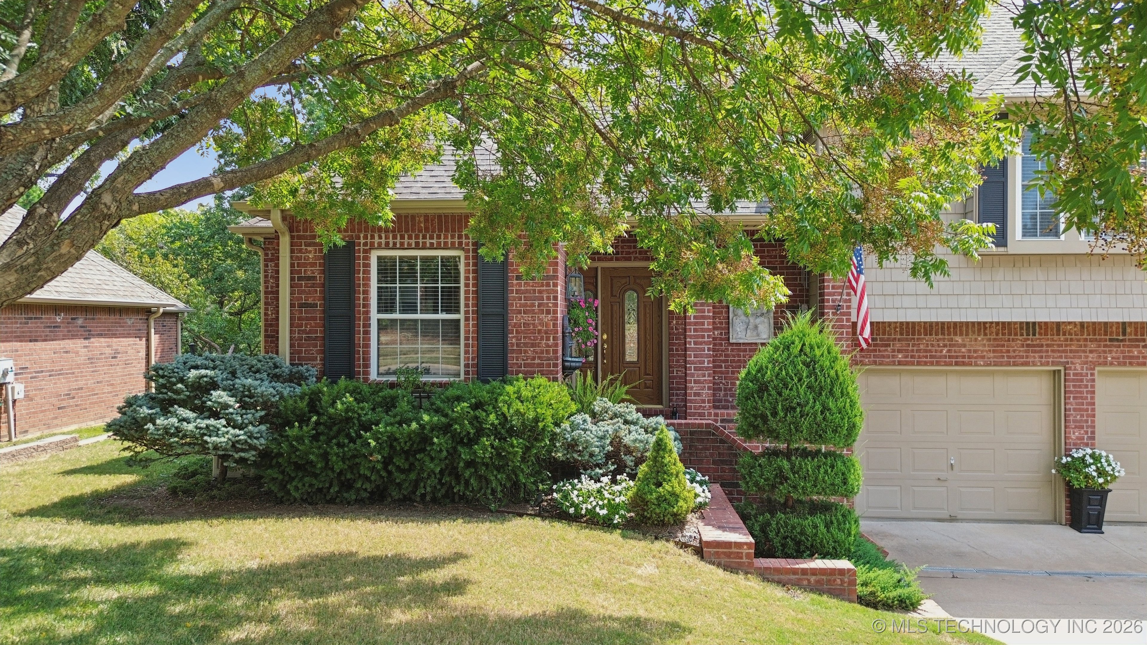 889 Ivy Lane Property Photo 5