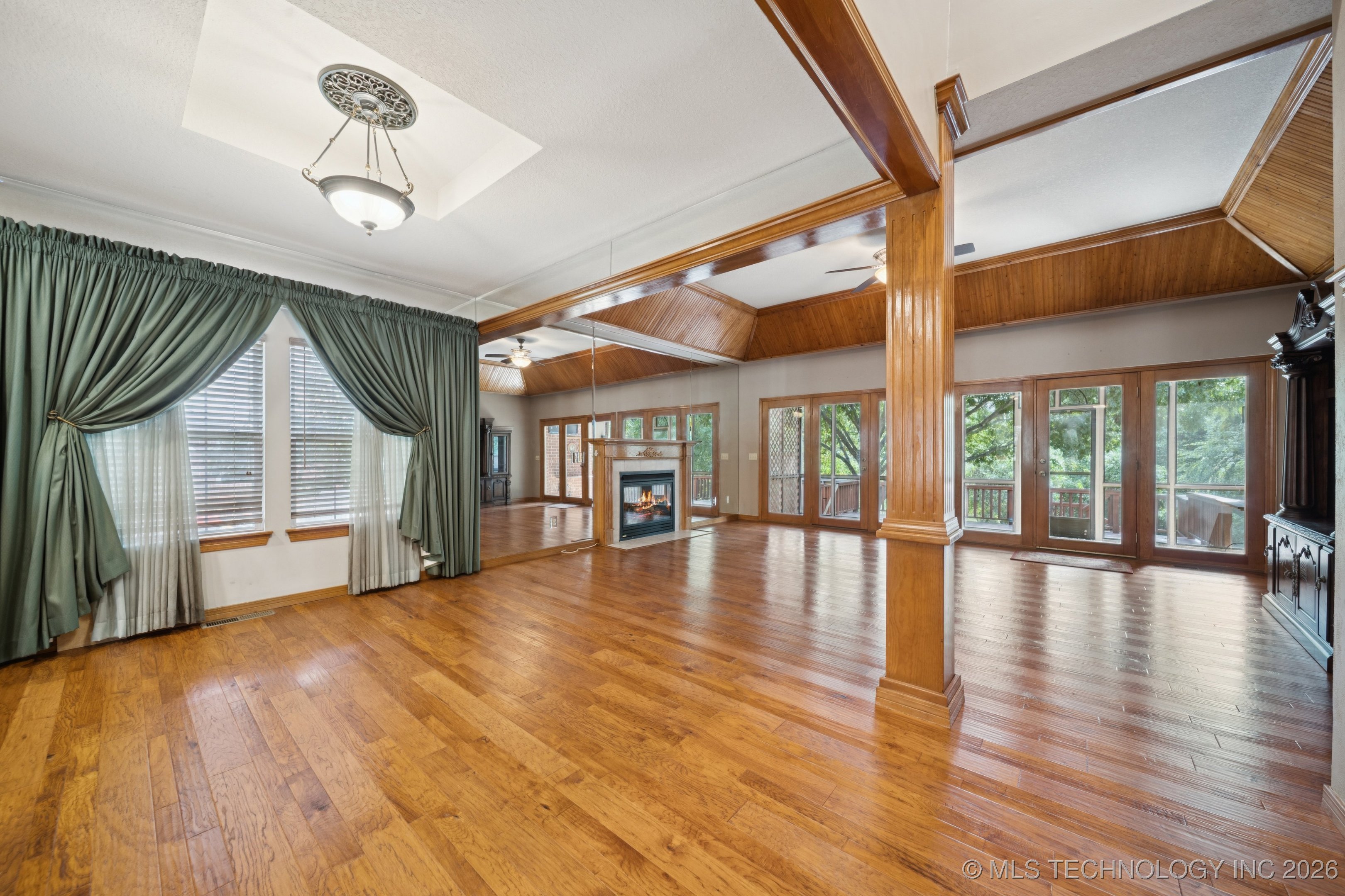 889 Ivy Lane Property Photo 7