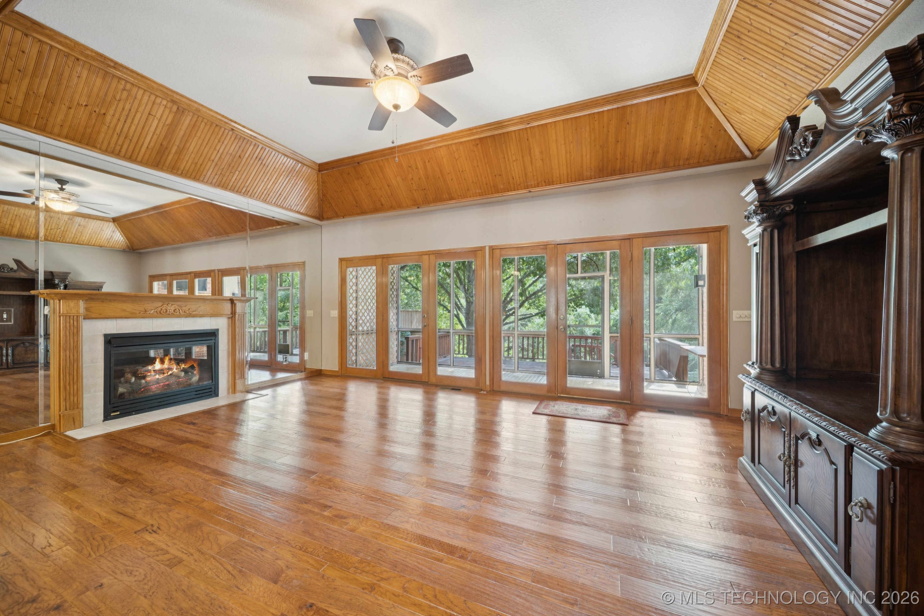 889 Ivy Lane Property Photo 8