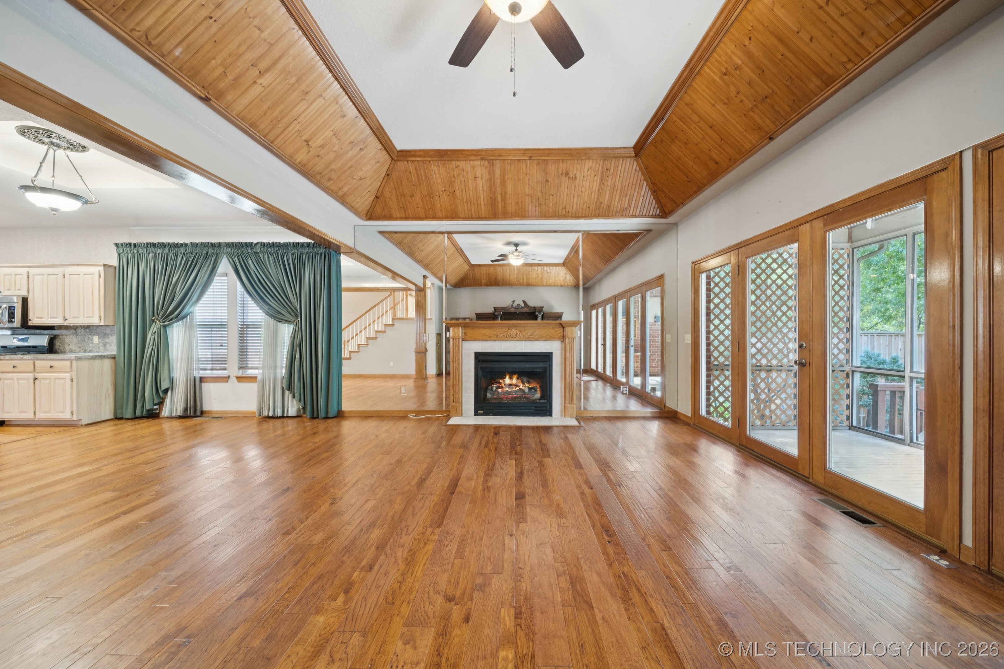 889 Ivy Lane Property Photo 9