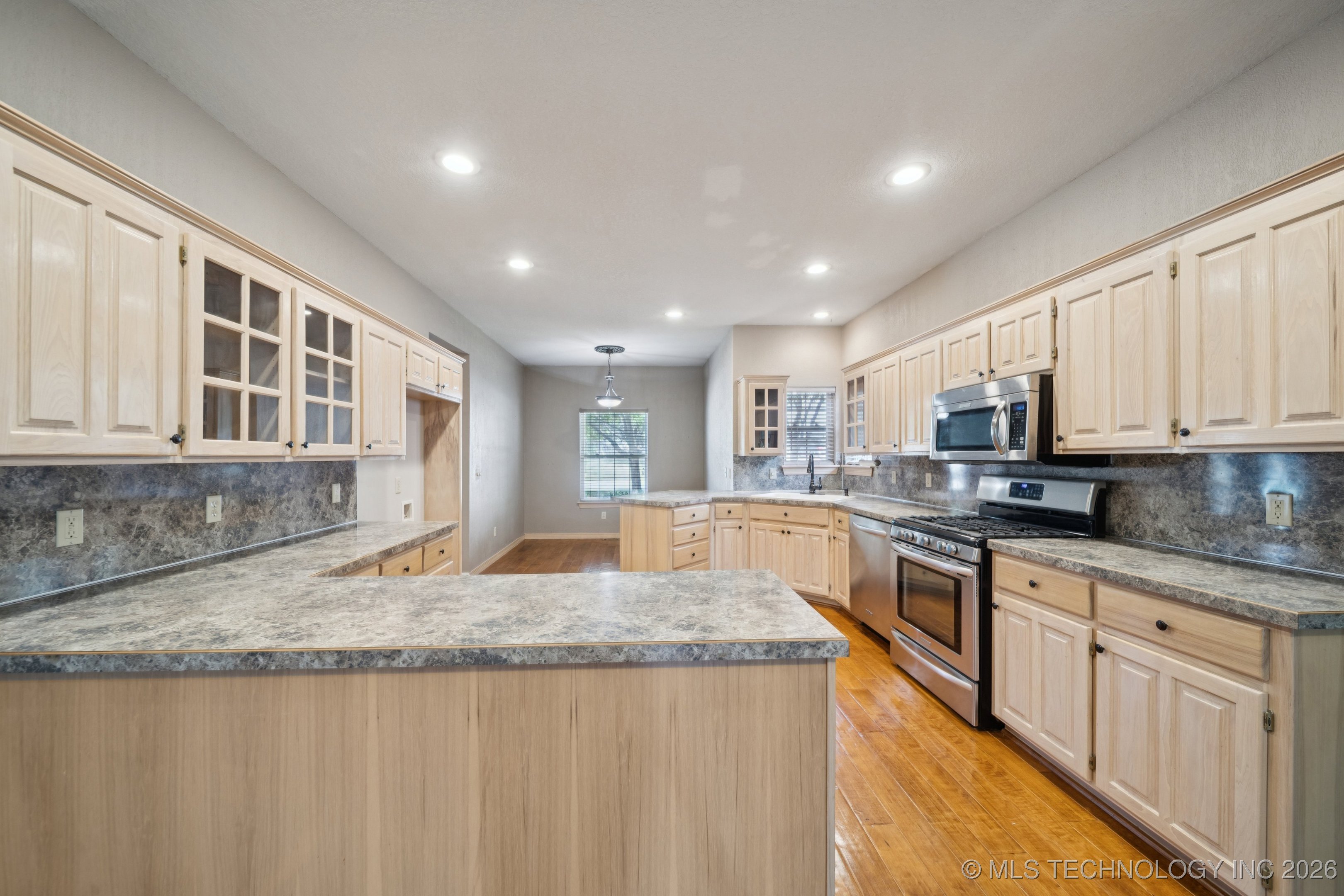 889 Ivy Lane Property Photo 12