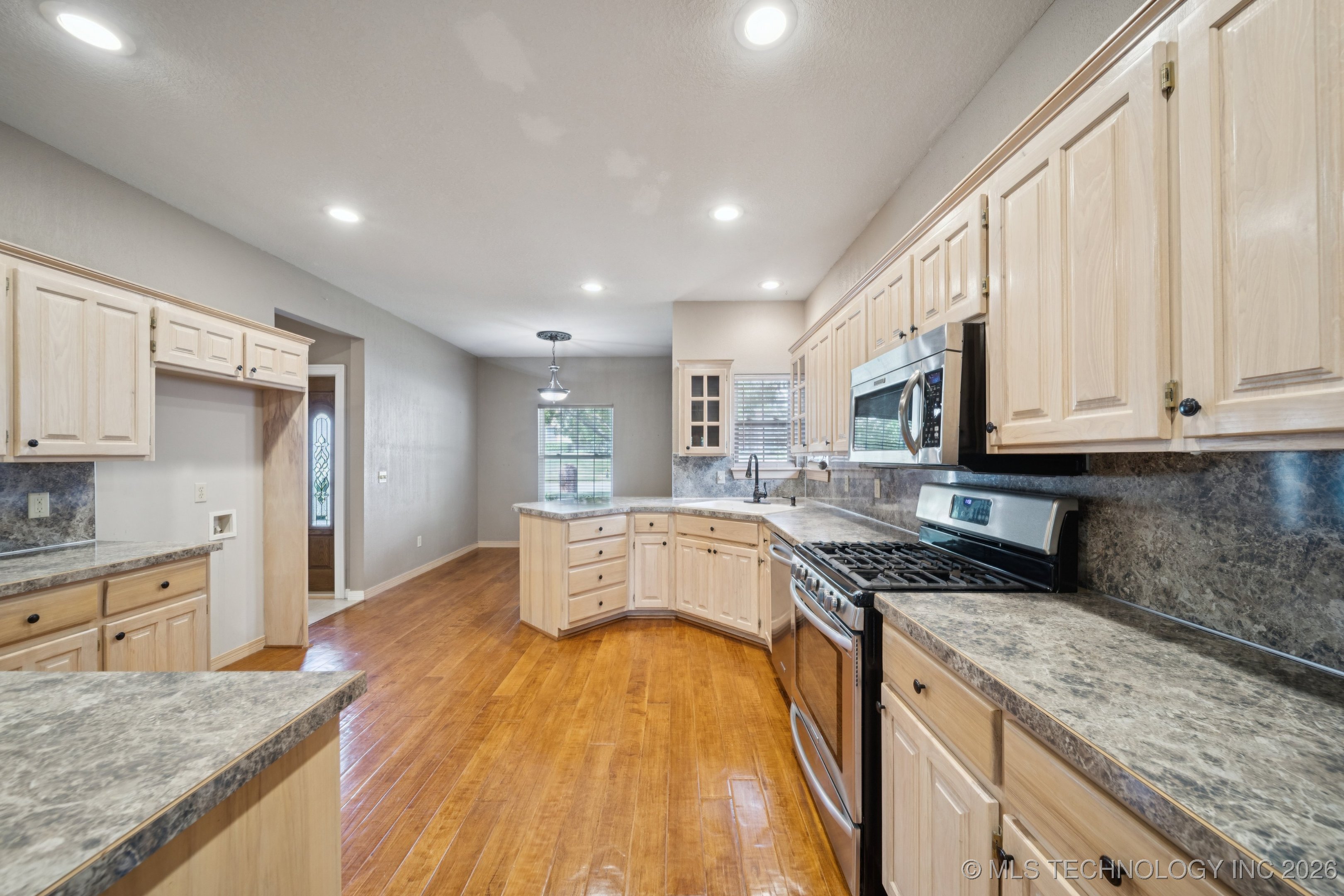 889 Ivy Lane Property Photo 13