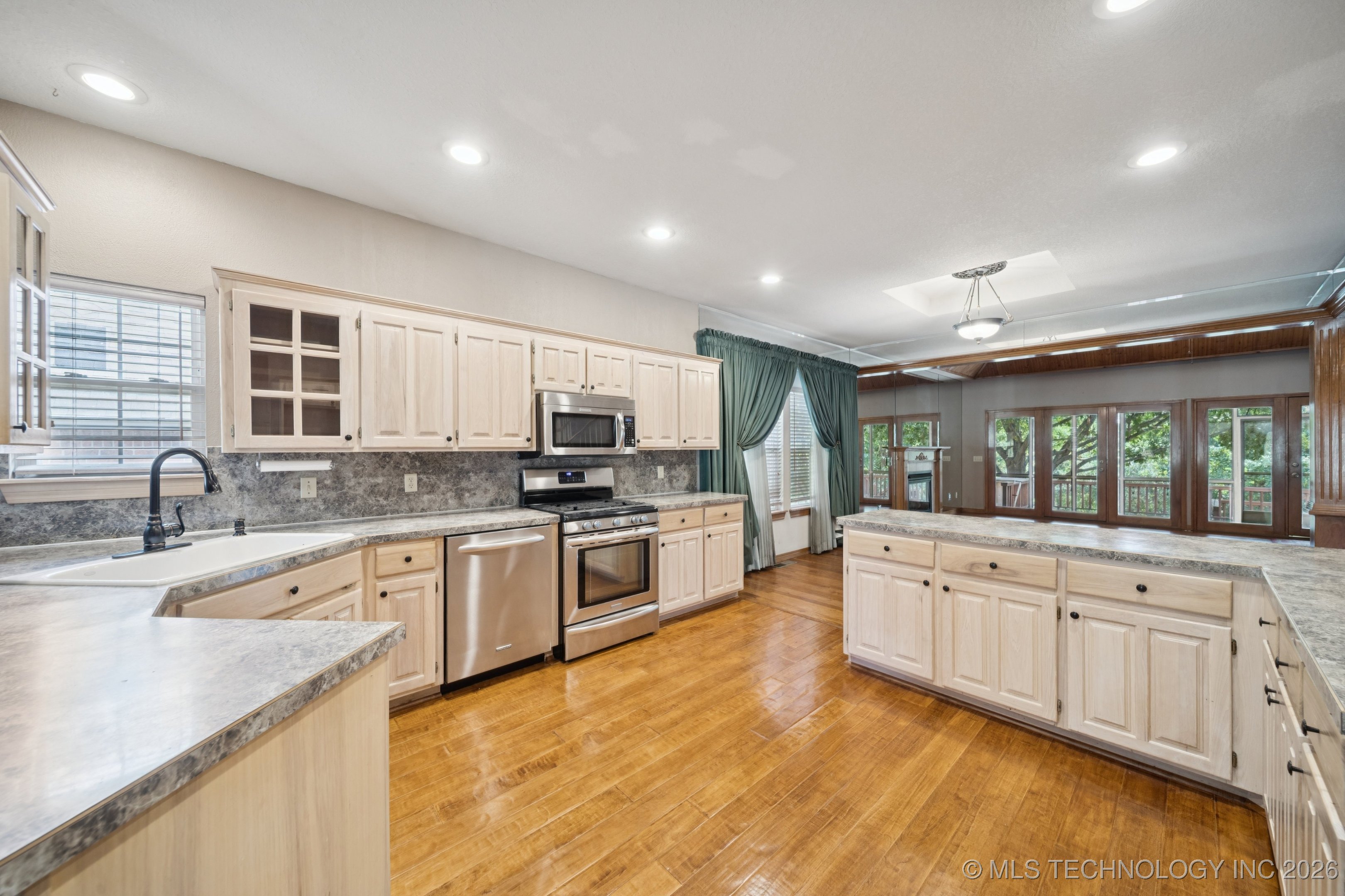 889 Ivy Lane Property Photo 14