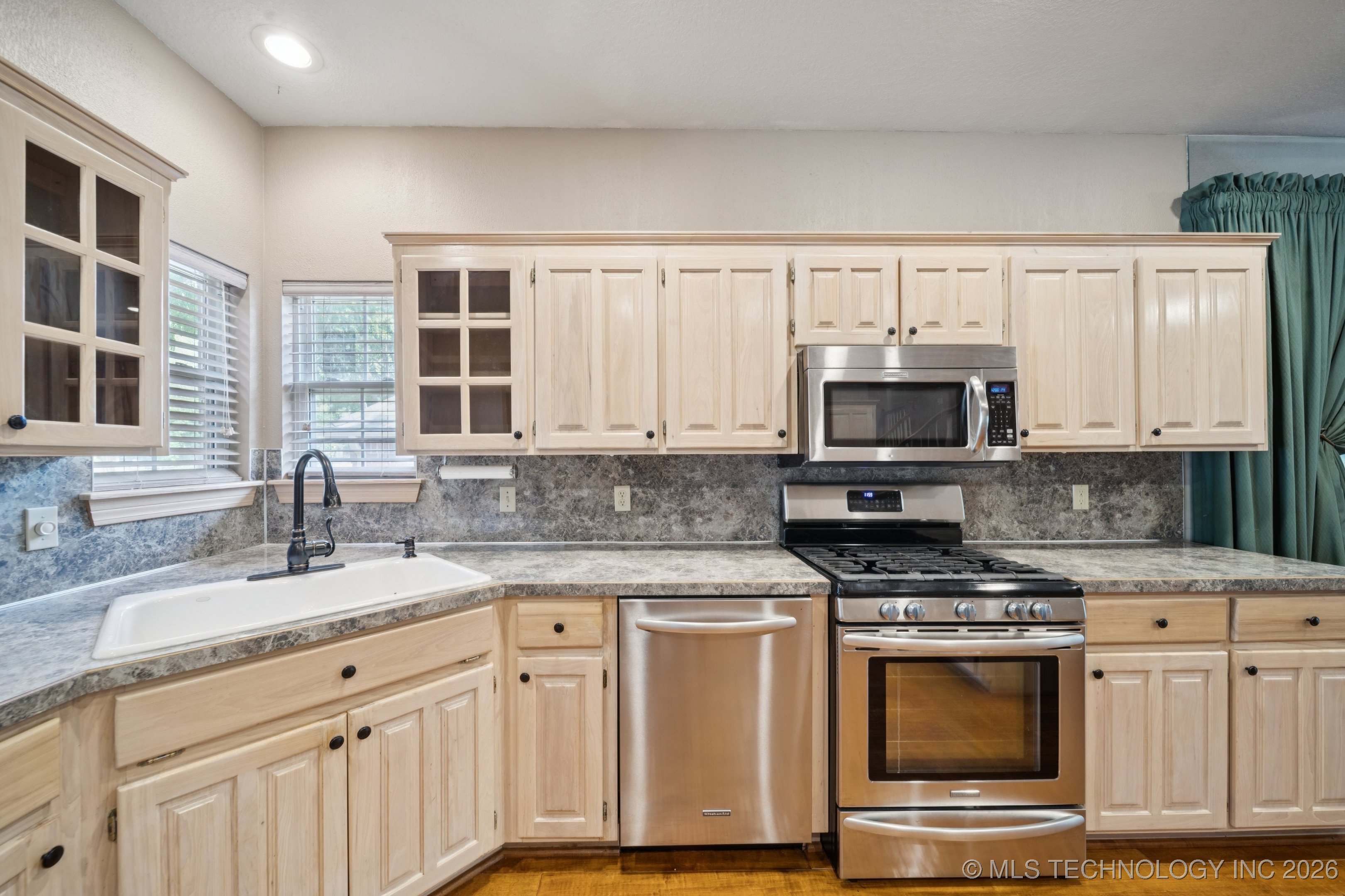 889 Ivy Lane Property Photo 15