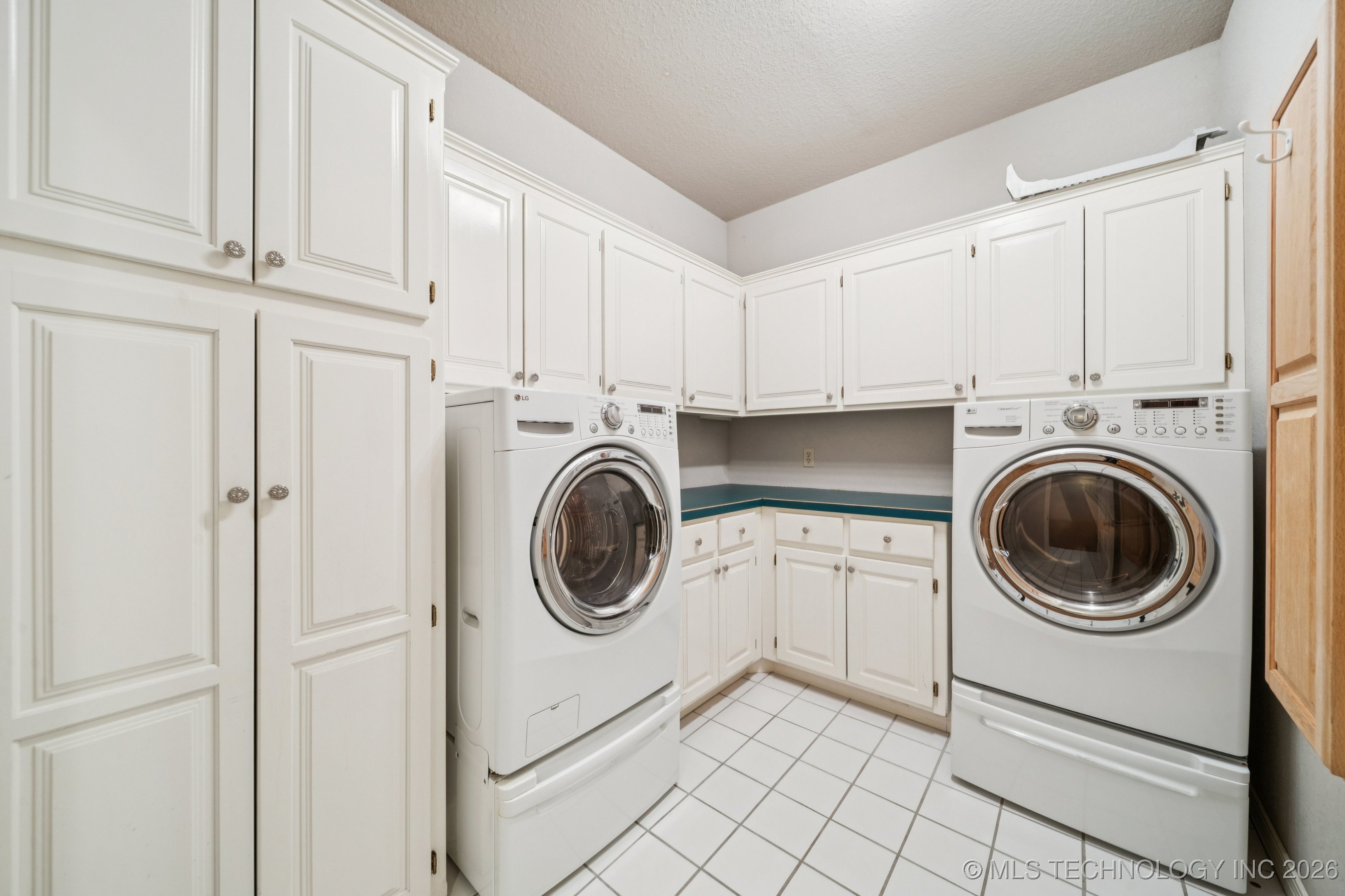 889 Ivy Lane Property Photo 33