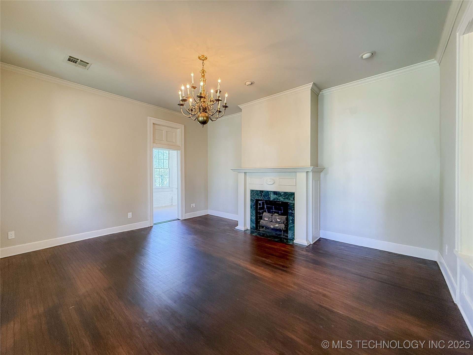 115 W 18th Street Property Photo 2