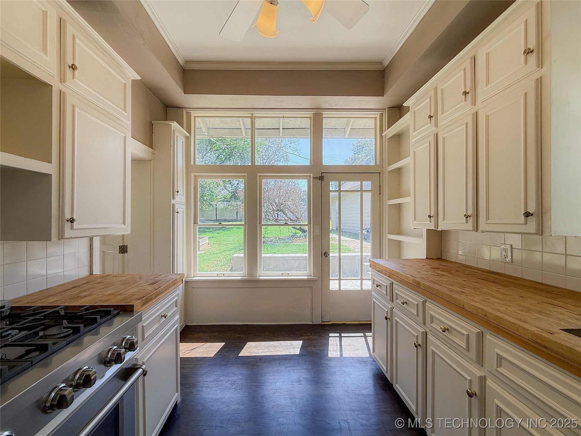 115 W 18th Street Property Photo 4