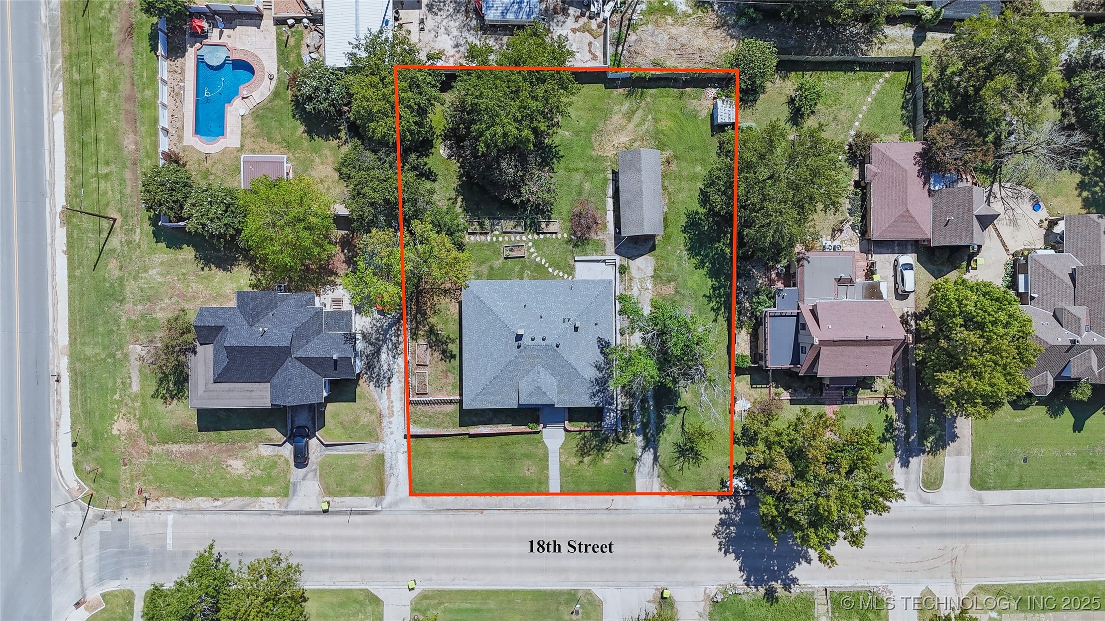 115 W 18th Street Property Photo 5