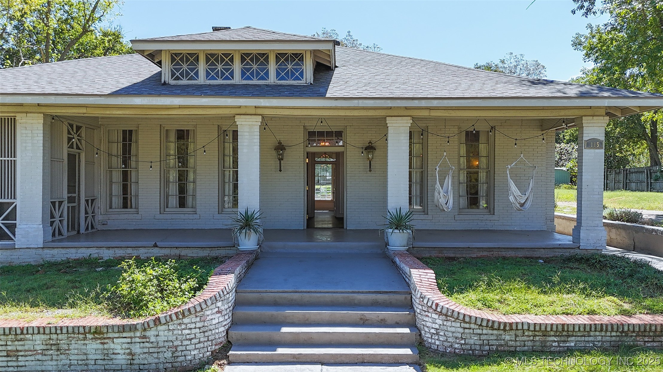 115 W 18th Street Property Photo 7