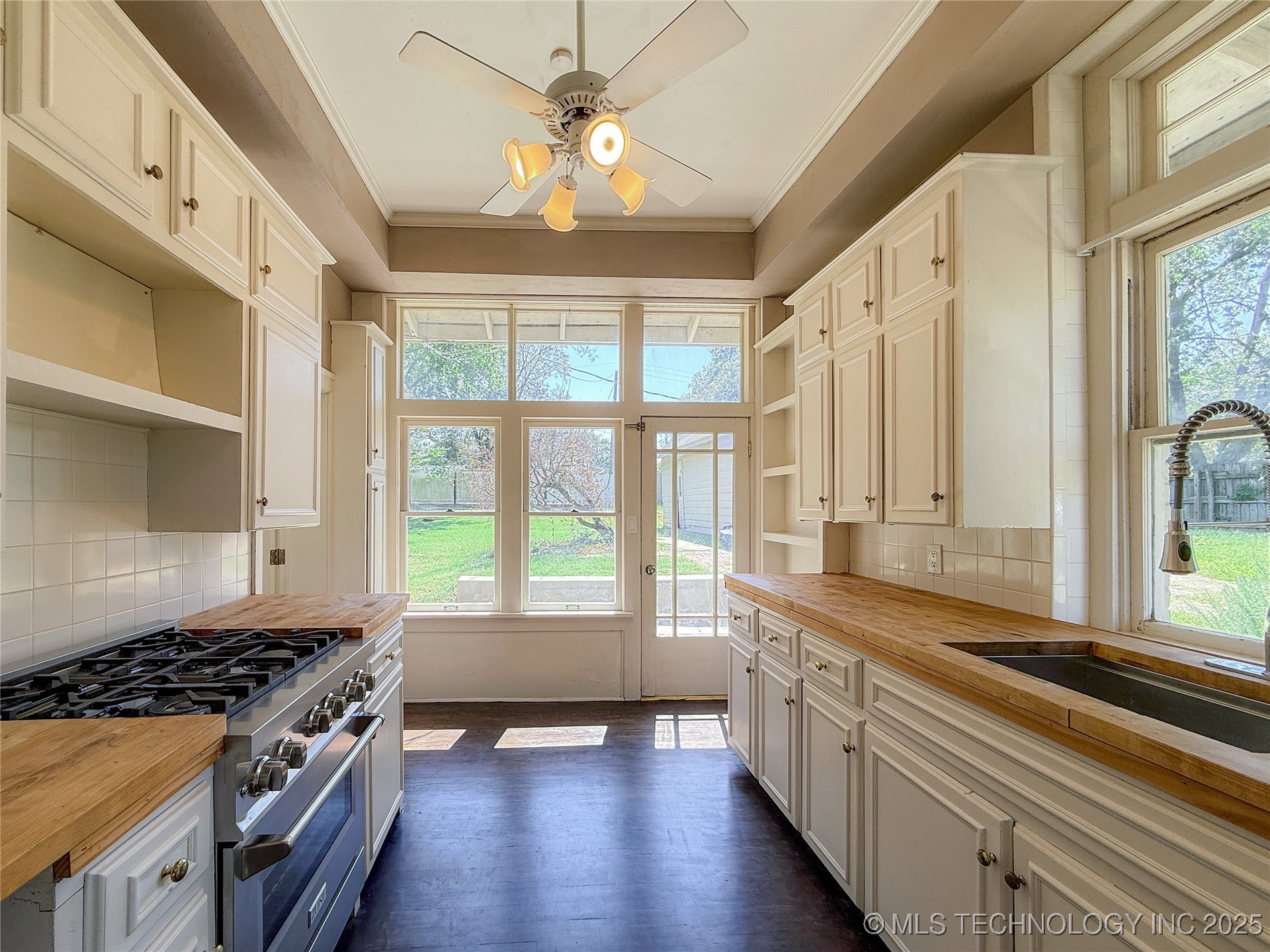 115 W 18th Street Property Photo 16