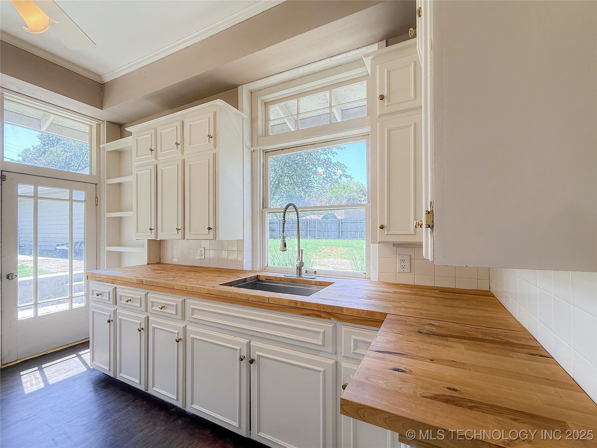 115 W 18th Street Property Photo 17