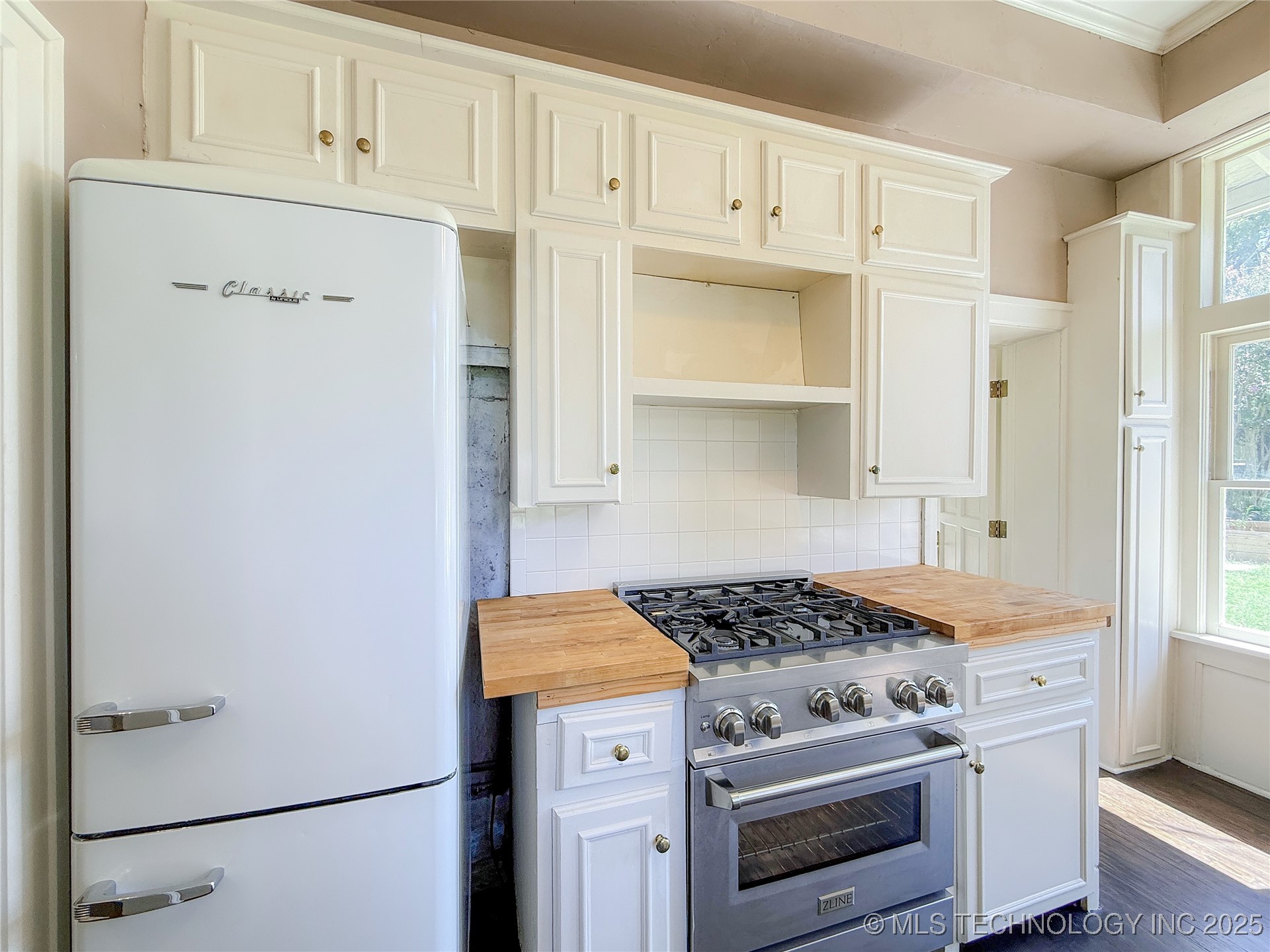 115 W 18th Street Property Photo 18