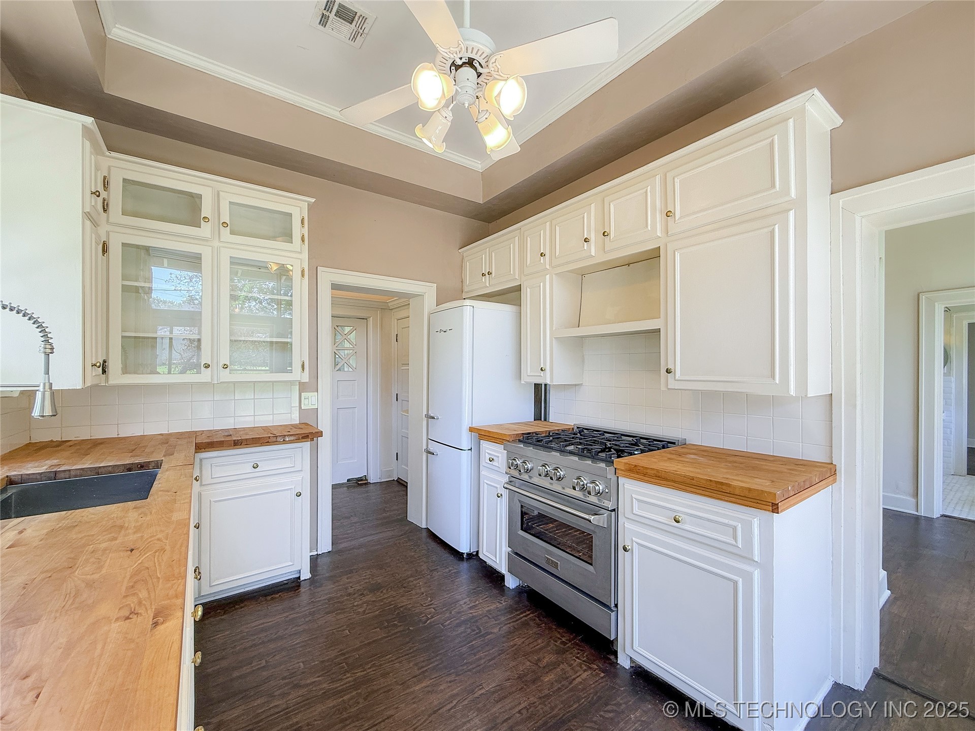 115 W 18th Street Property Photo 19