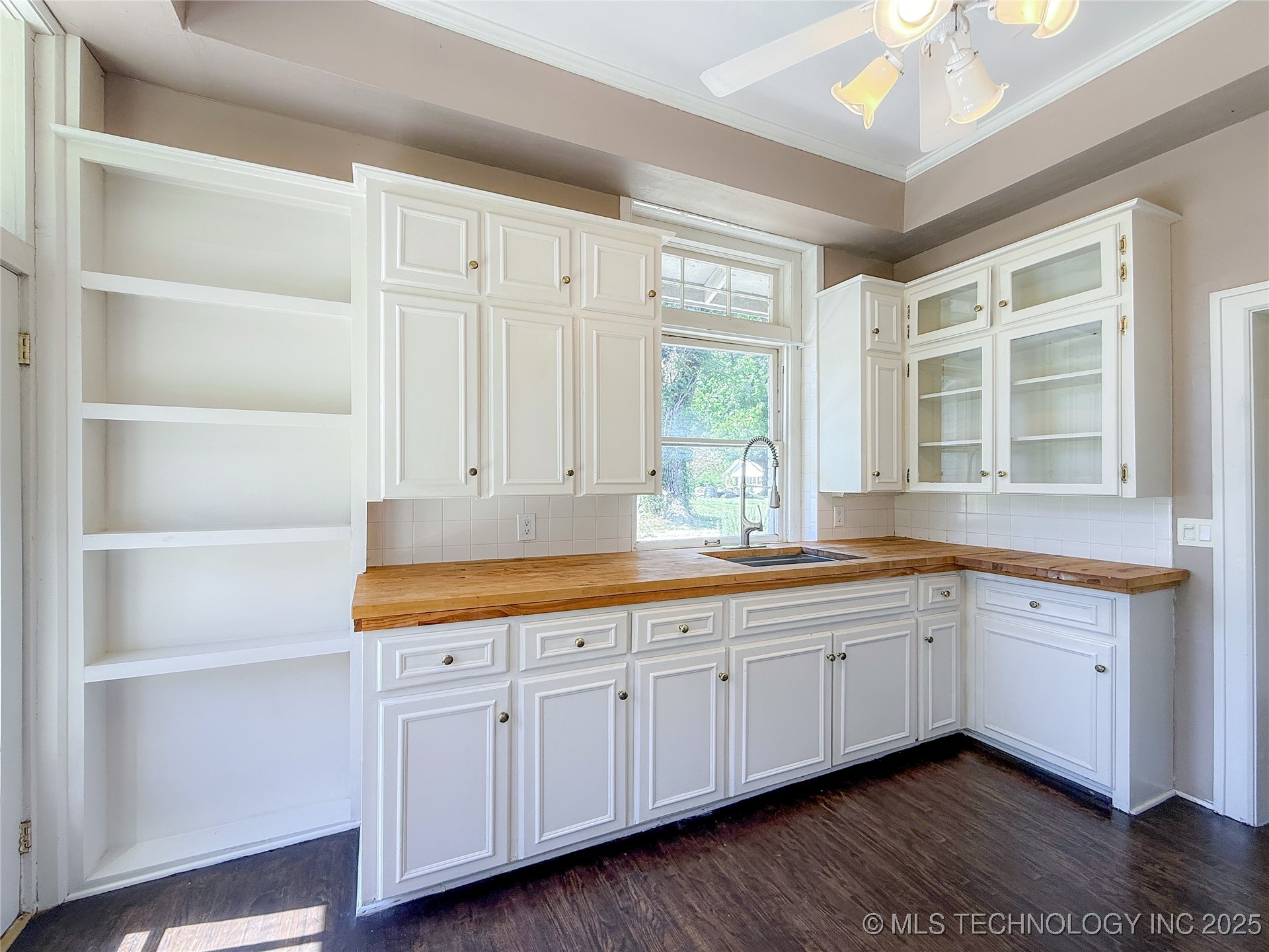 115 W 18th Street Property Photo 21