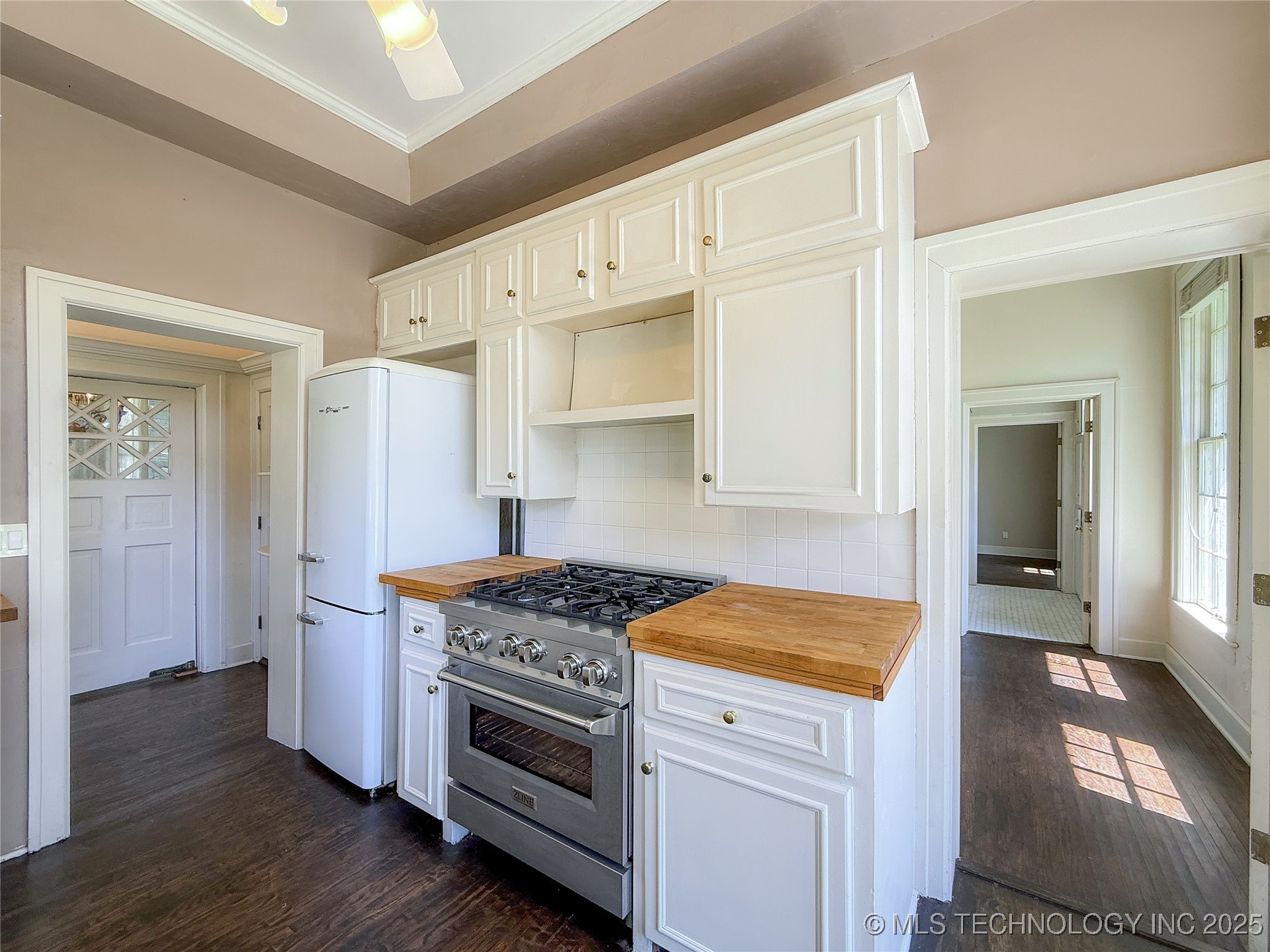 115 W 18th Street Property Photo 22